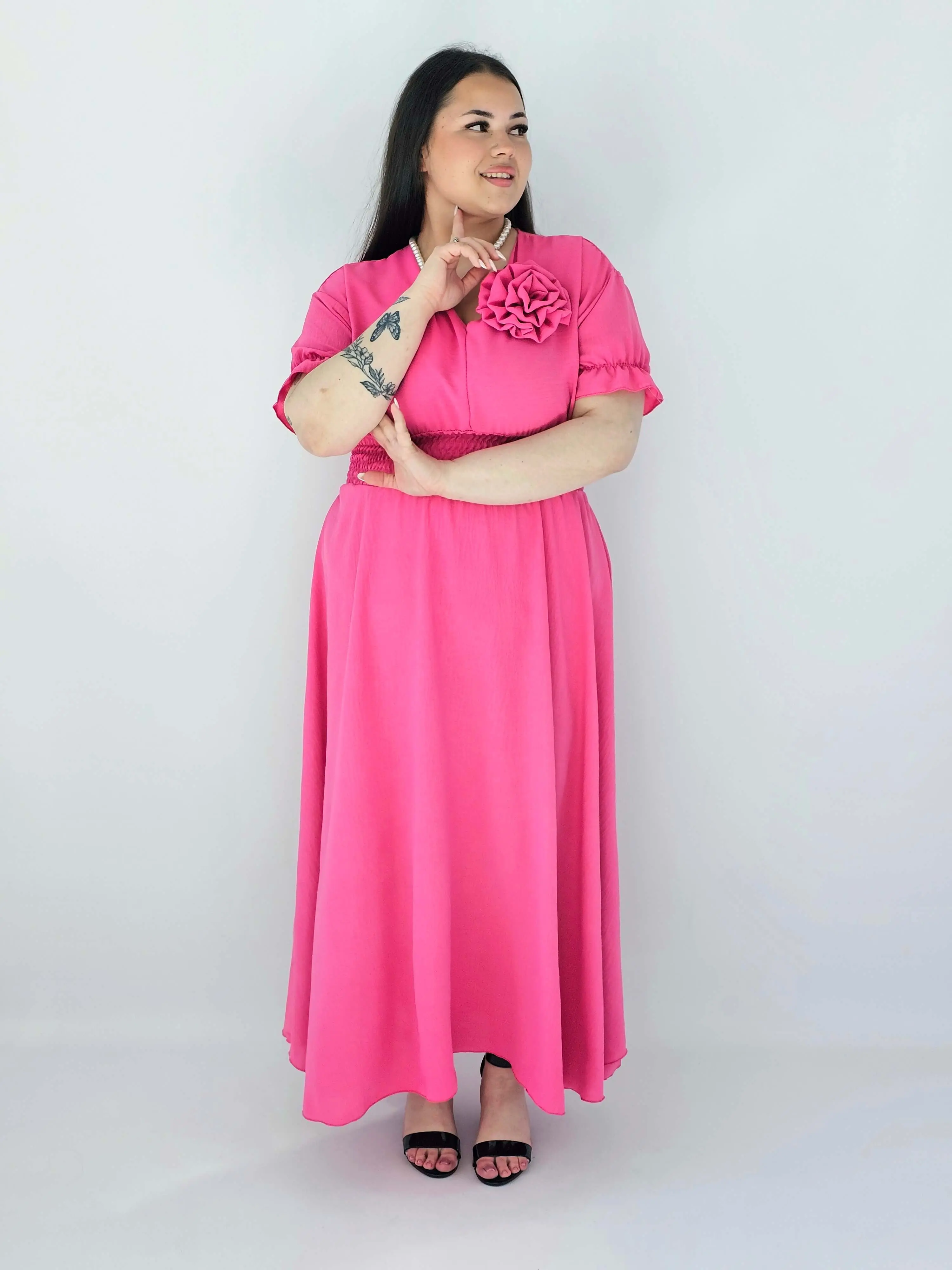 Sukienka Plus Size Midi Z Marszczoną Talią I Kwiatem - Image 5