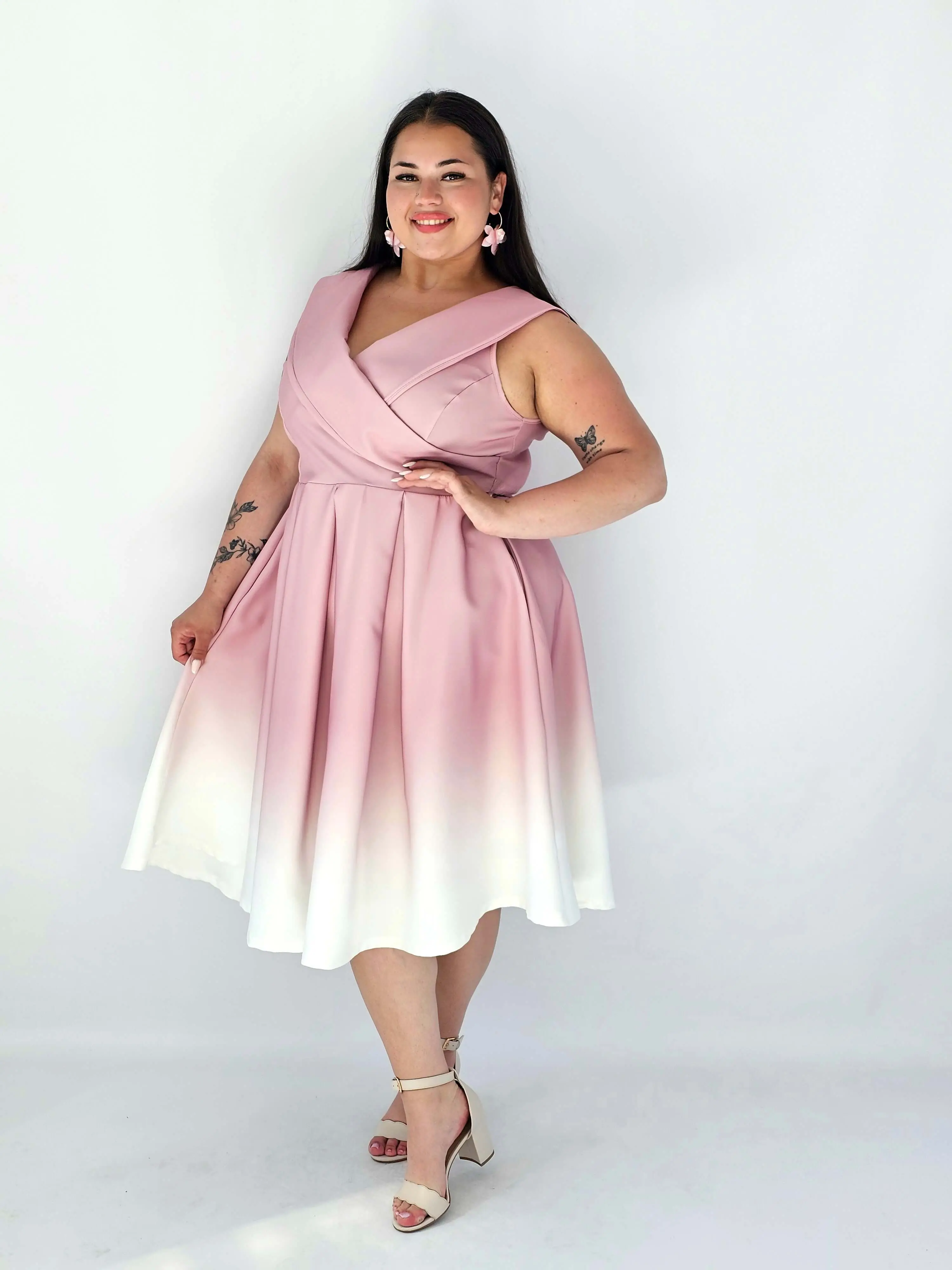 Sukienka Plus Size Ombre Rozkloszowana – Cudowna I Wyjątkowa Kreacja, Która Zachwyca Elegancją - Image 2