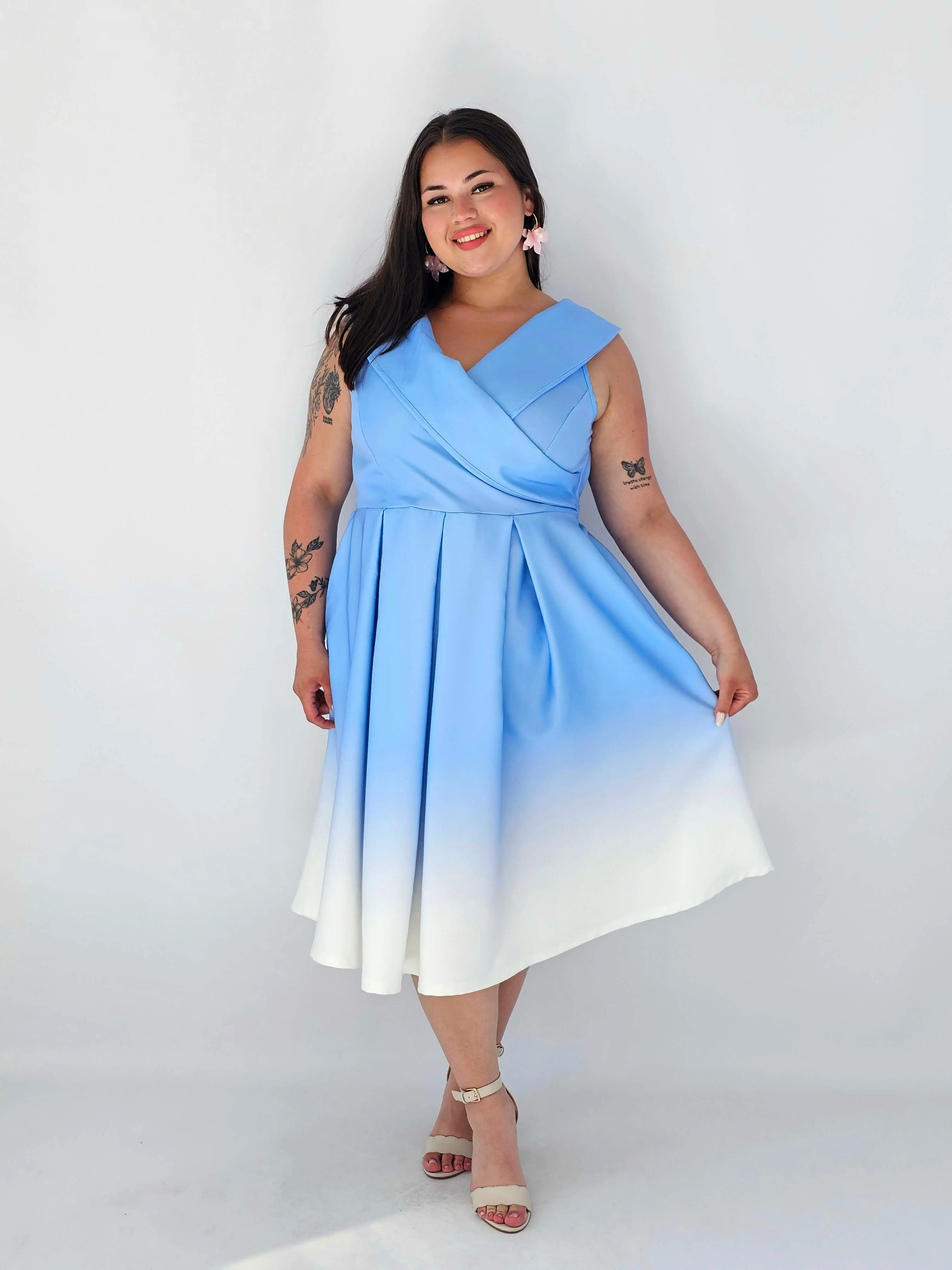 Sukienka Plus Size Ombre Rozkloszowana – Cudowna I Wyjątkowa Kreacja, Która Zachwyca Elegancją - Image 4
