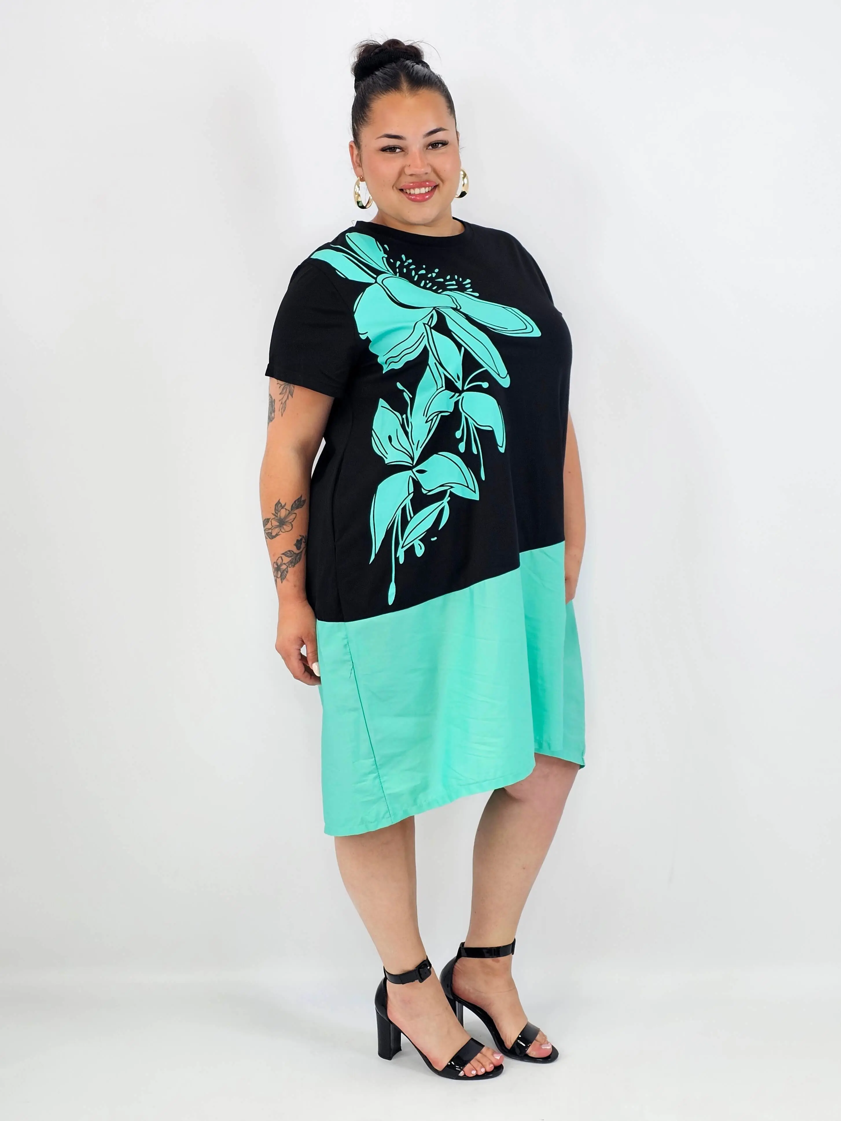 Sukienka plus size oversize z motywem kwiatowym – modna sukienka XXL - Image 2