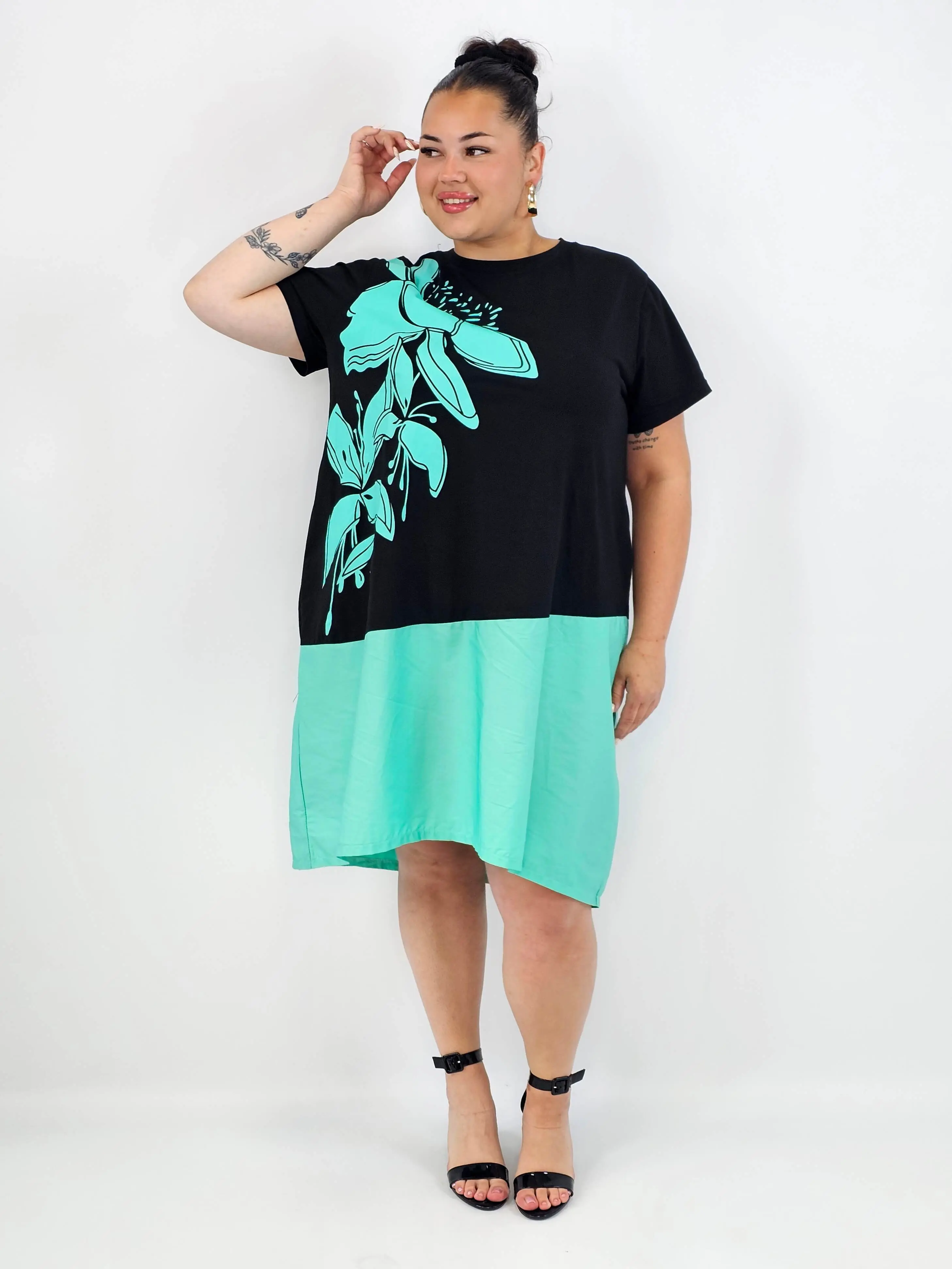 Sukienka plus size oversize z motywem kwiatowym – modna sukienka XXL - Image 3