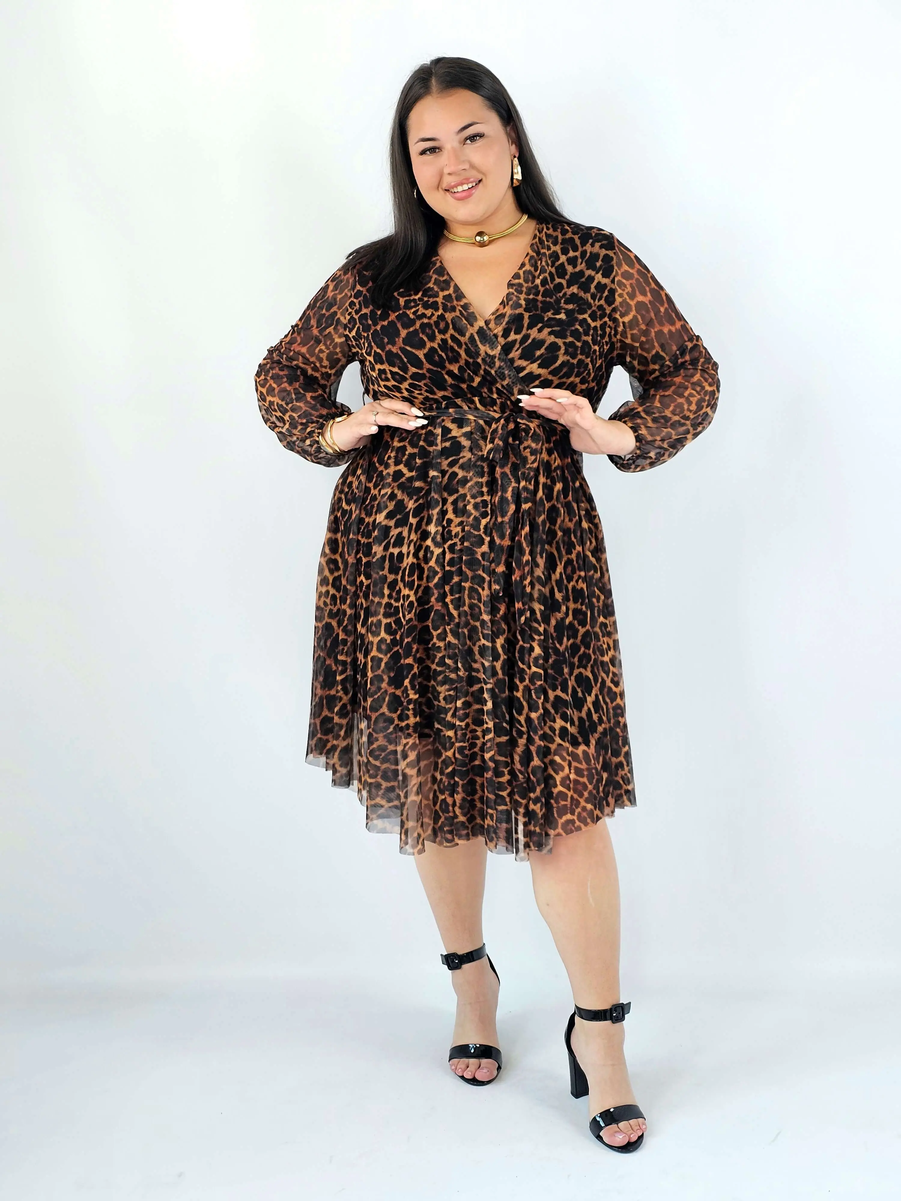 Sukienka plus size panterka kopertowa – elegancka sukienka XXL o kobiecym kroju - Image 4