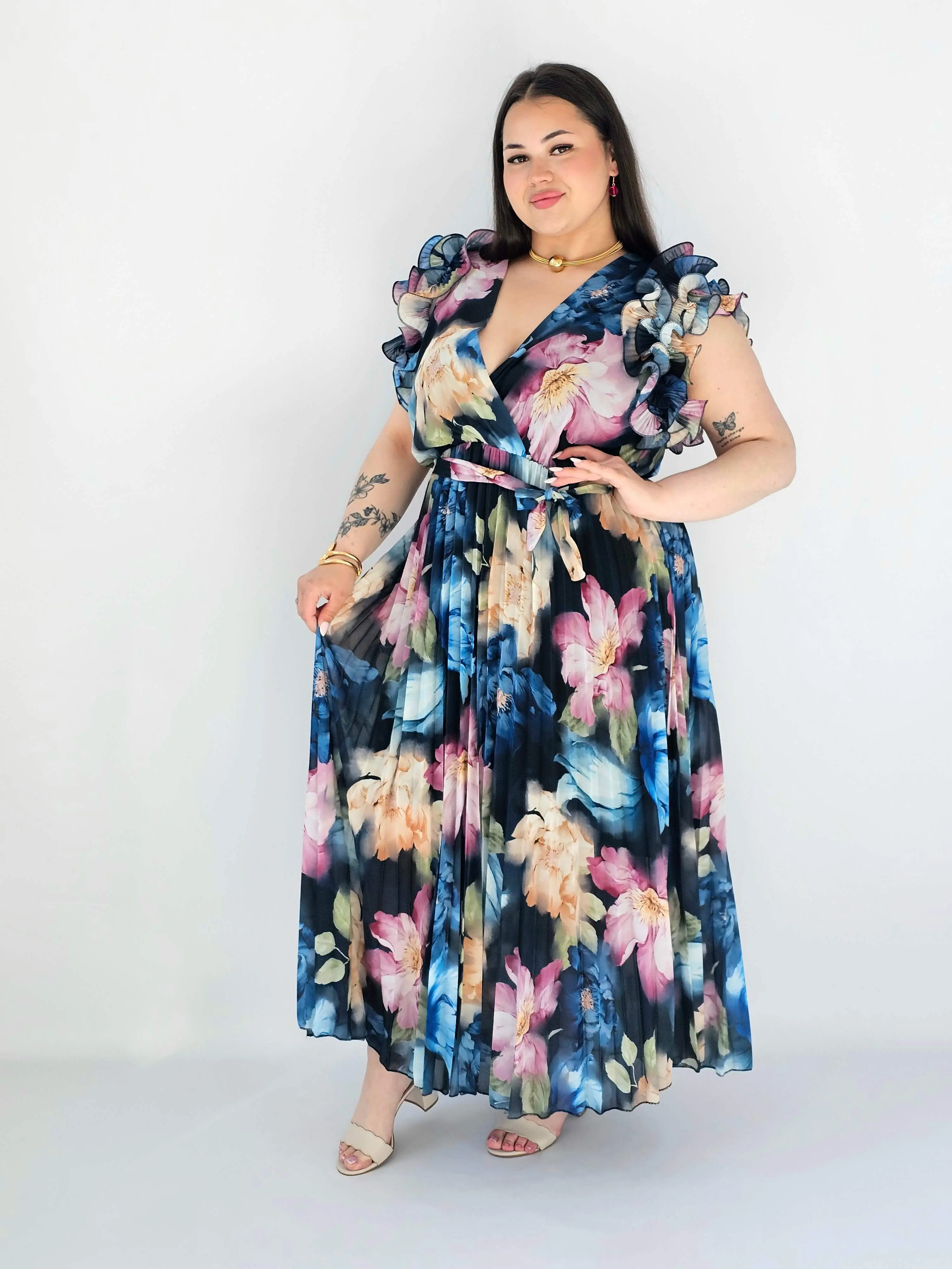Sukienka Plus Size Plisowana Midi W Kwiaty Z Paskiem Elegancka