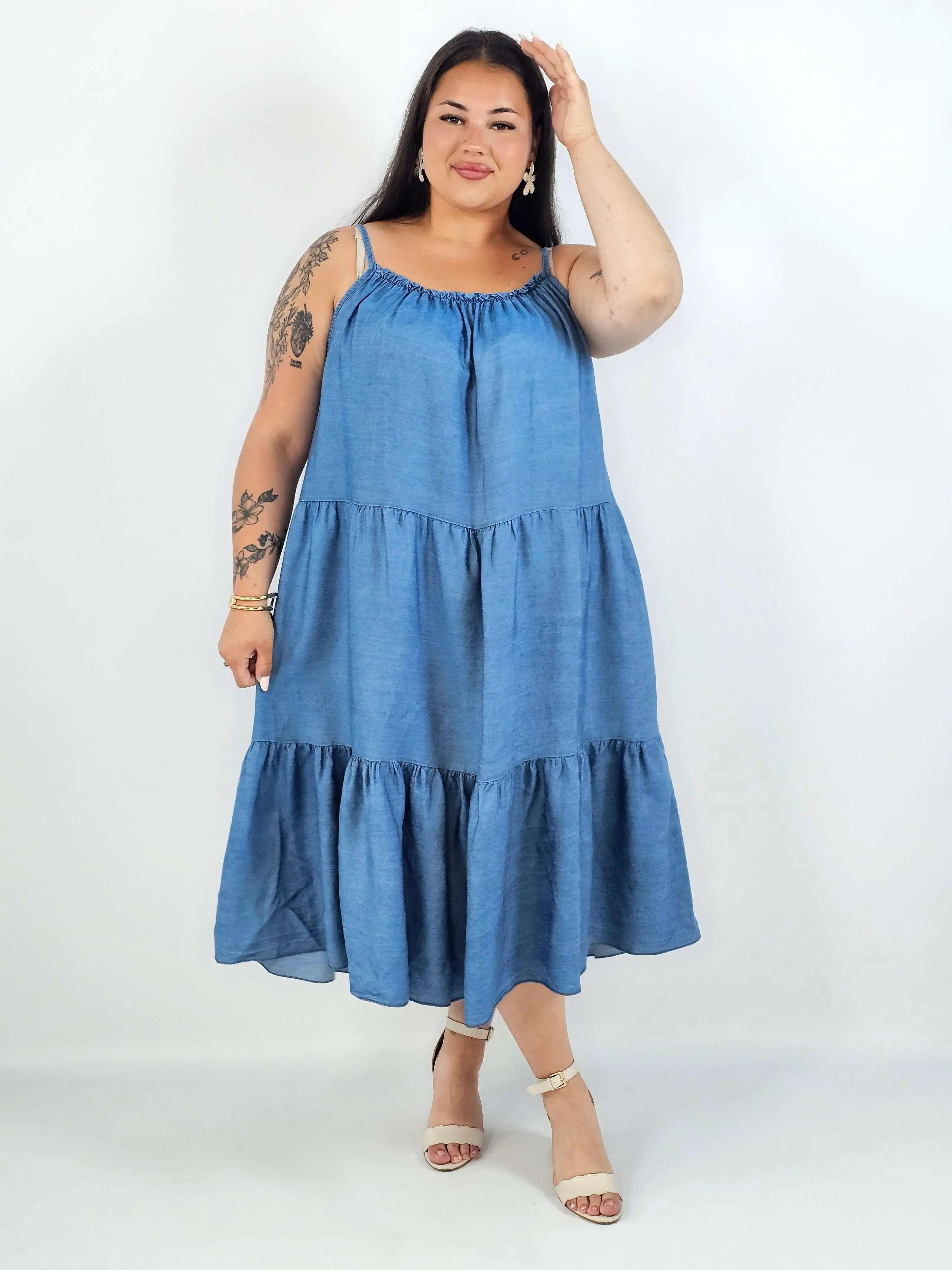 Sukienka plus size rozkloszowana na ramiączkach z falbanami XXL