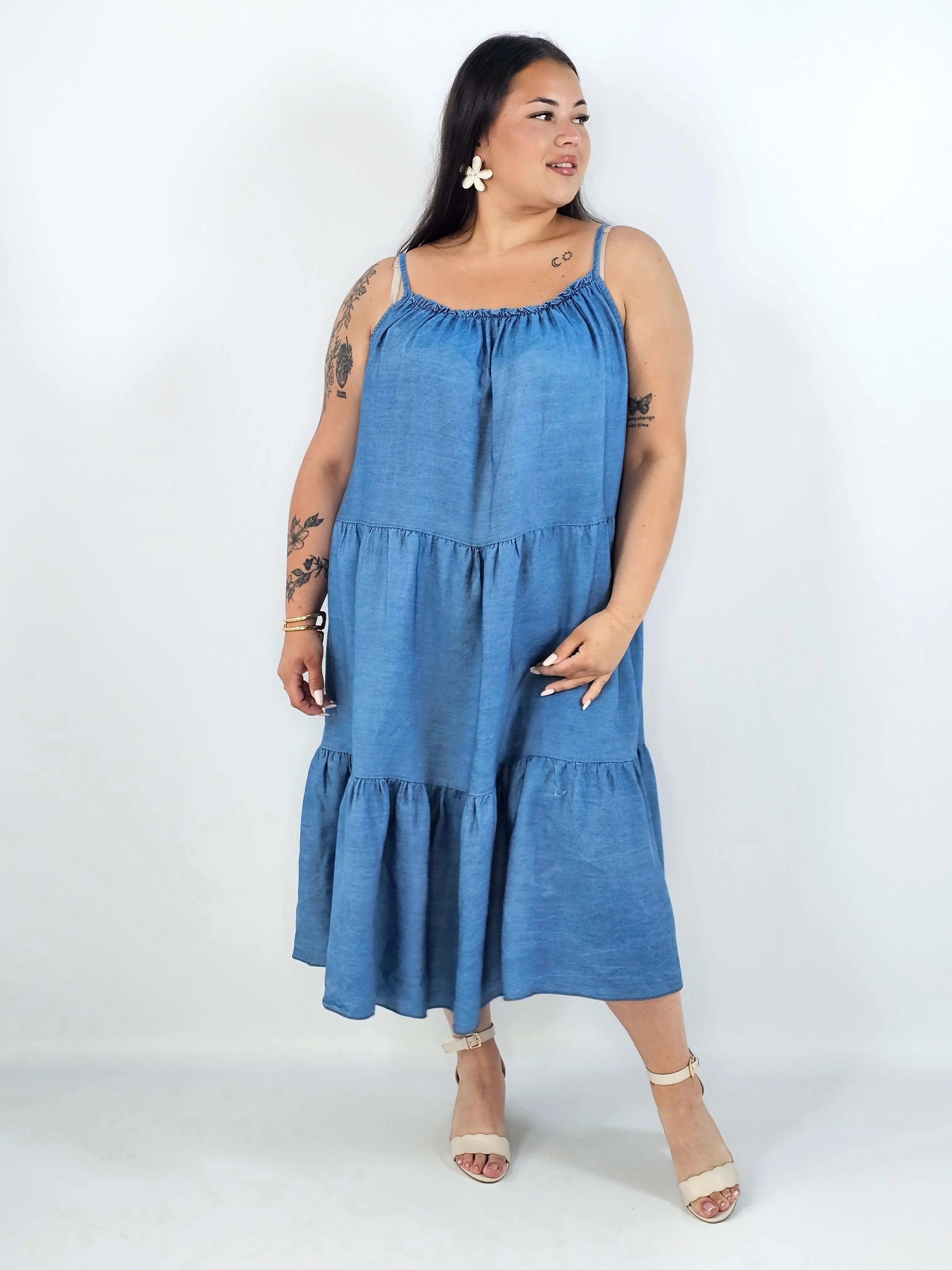 Sukienka plus size rozkloszowana na ramiączkach z falbanami XXL - Image 3