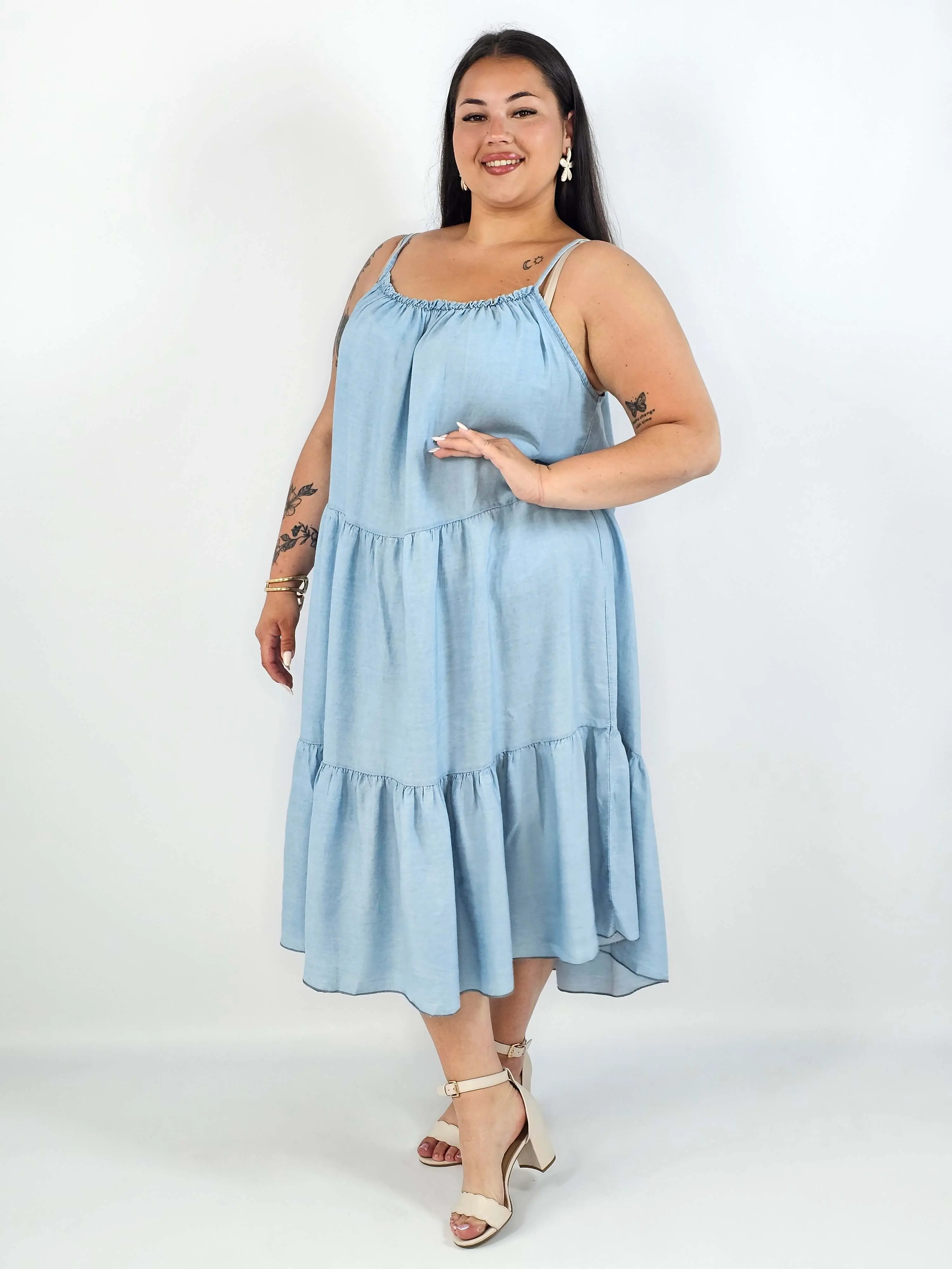 Sukienka plus size rozkloszowana na ramiączkach z falbanami XXL - Image 4
