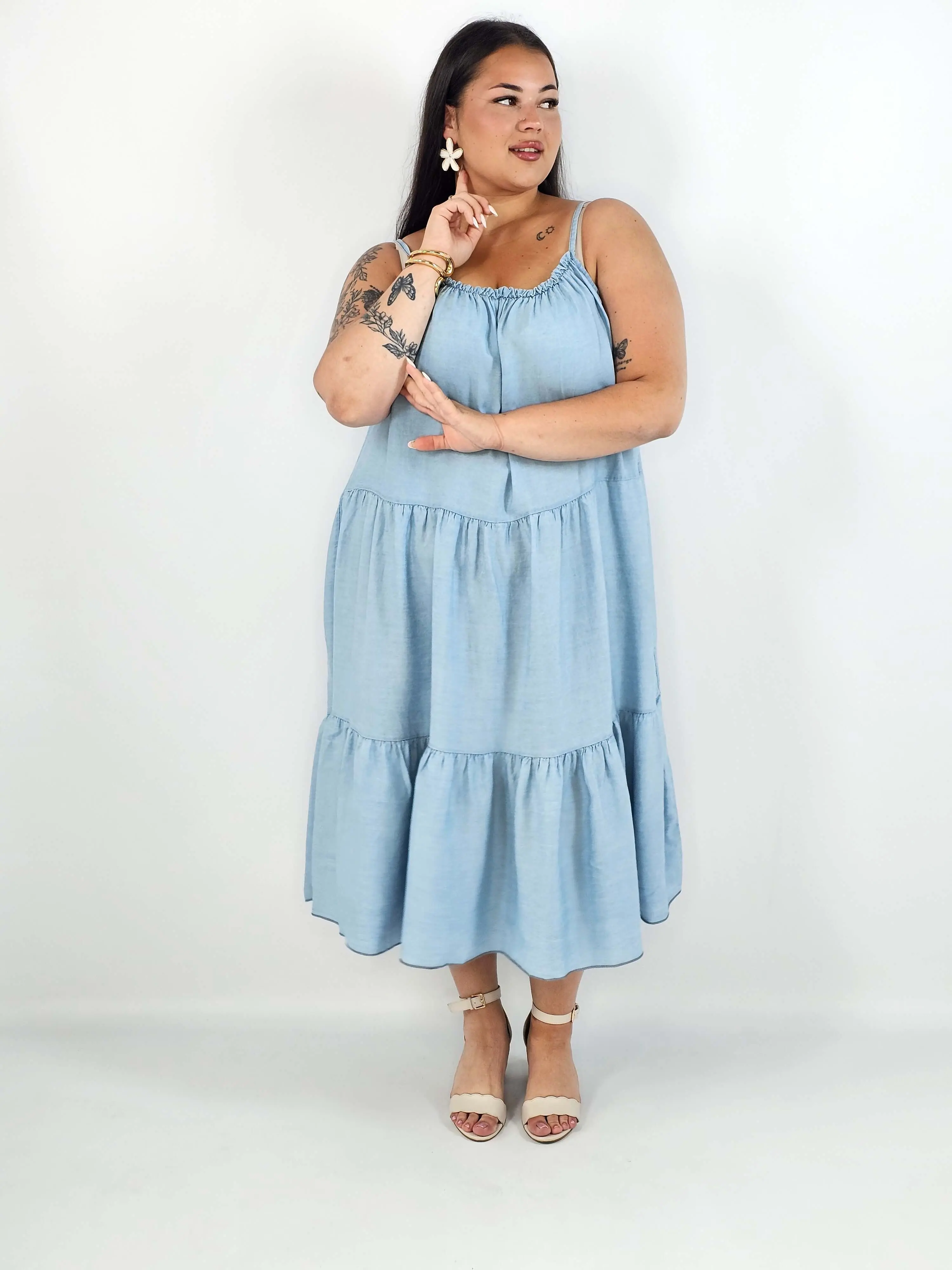 Sukienka plus size rozkloszowana na ramiączkach z falbanami XXL - Image 6