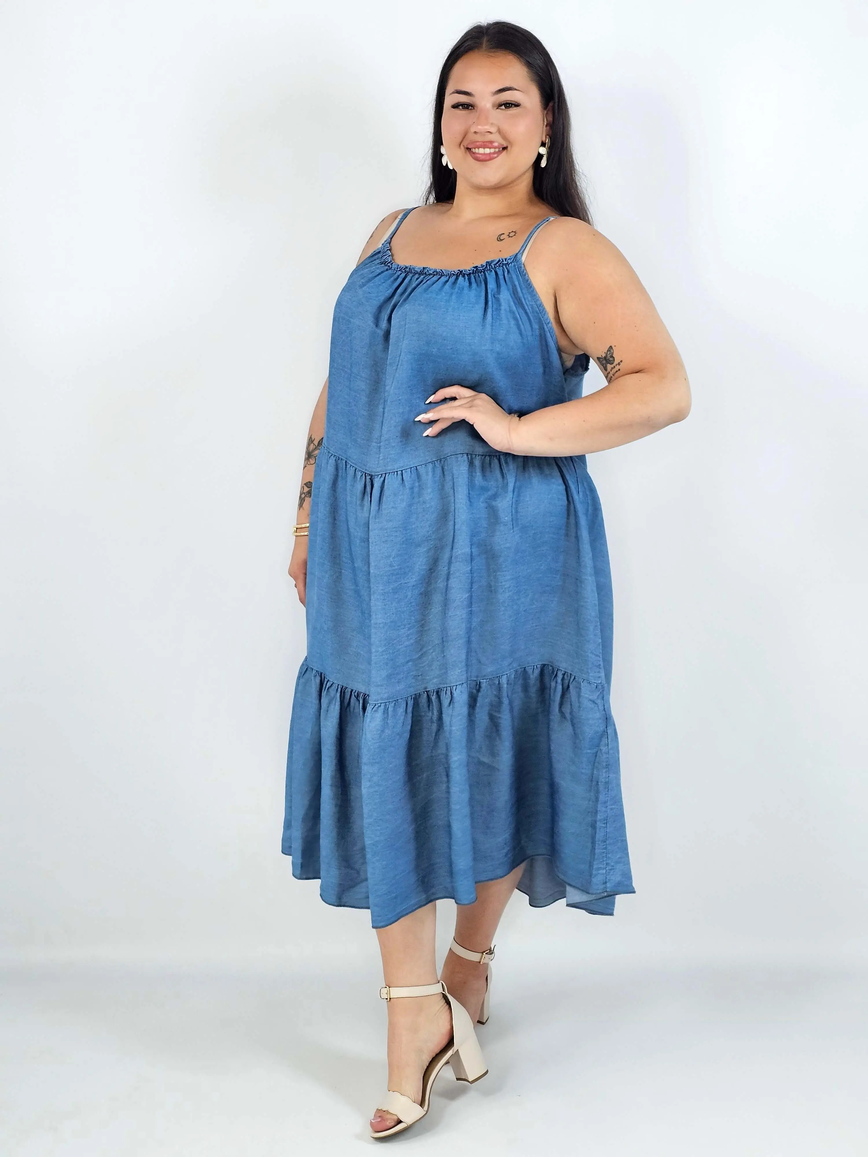 Sukienka plus size rozkloszowana na ramiączkach z falbanami XXL - Image 7