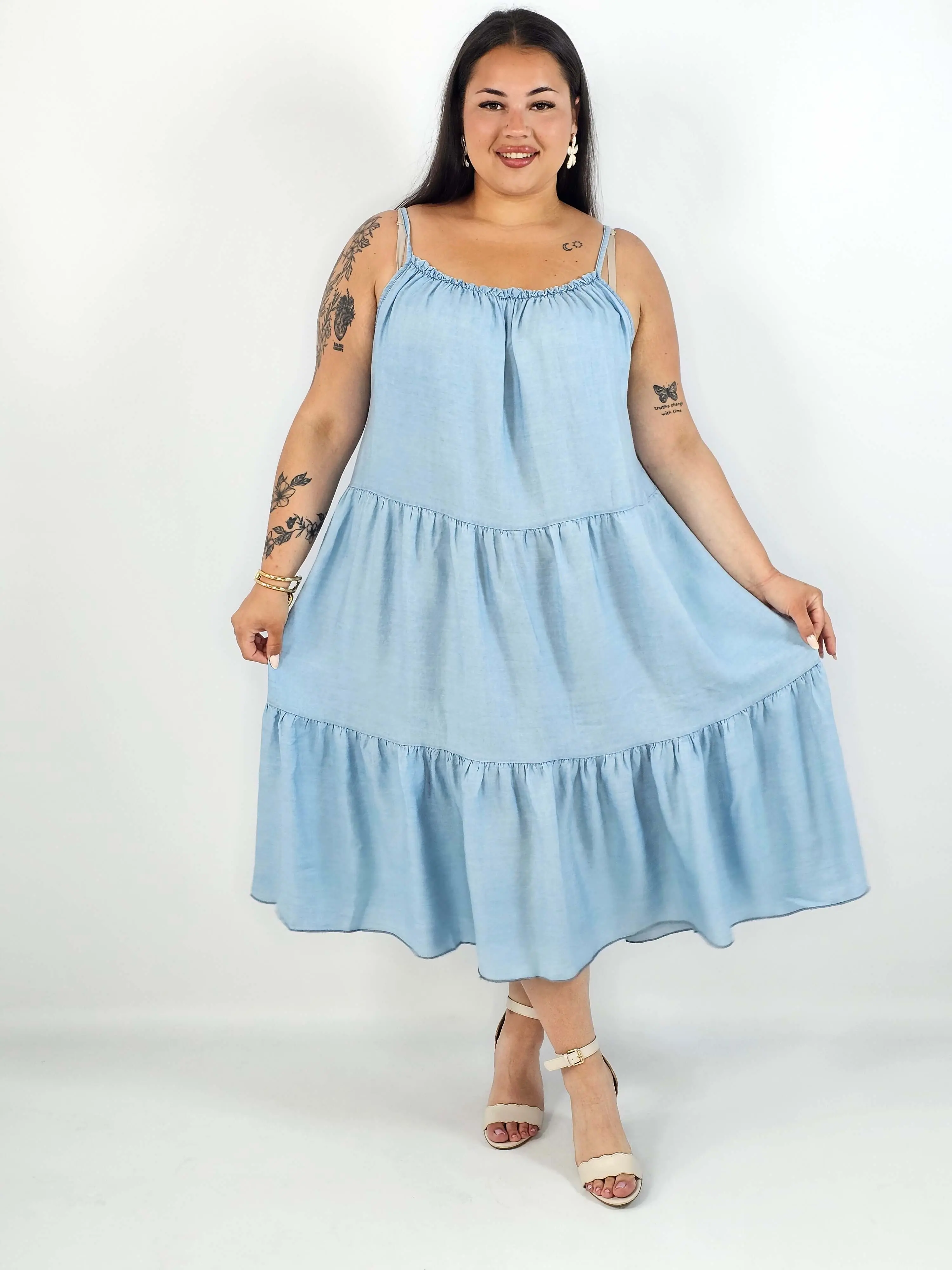 Sukienka plus size rozkloszowana na ramiączkach z falbanami XXL - Image 8