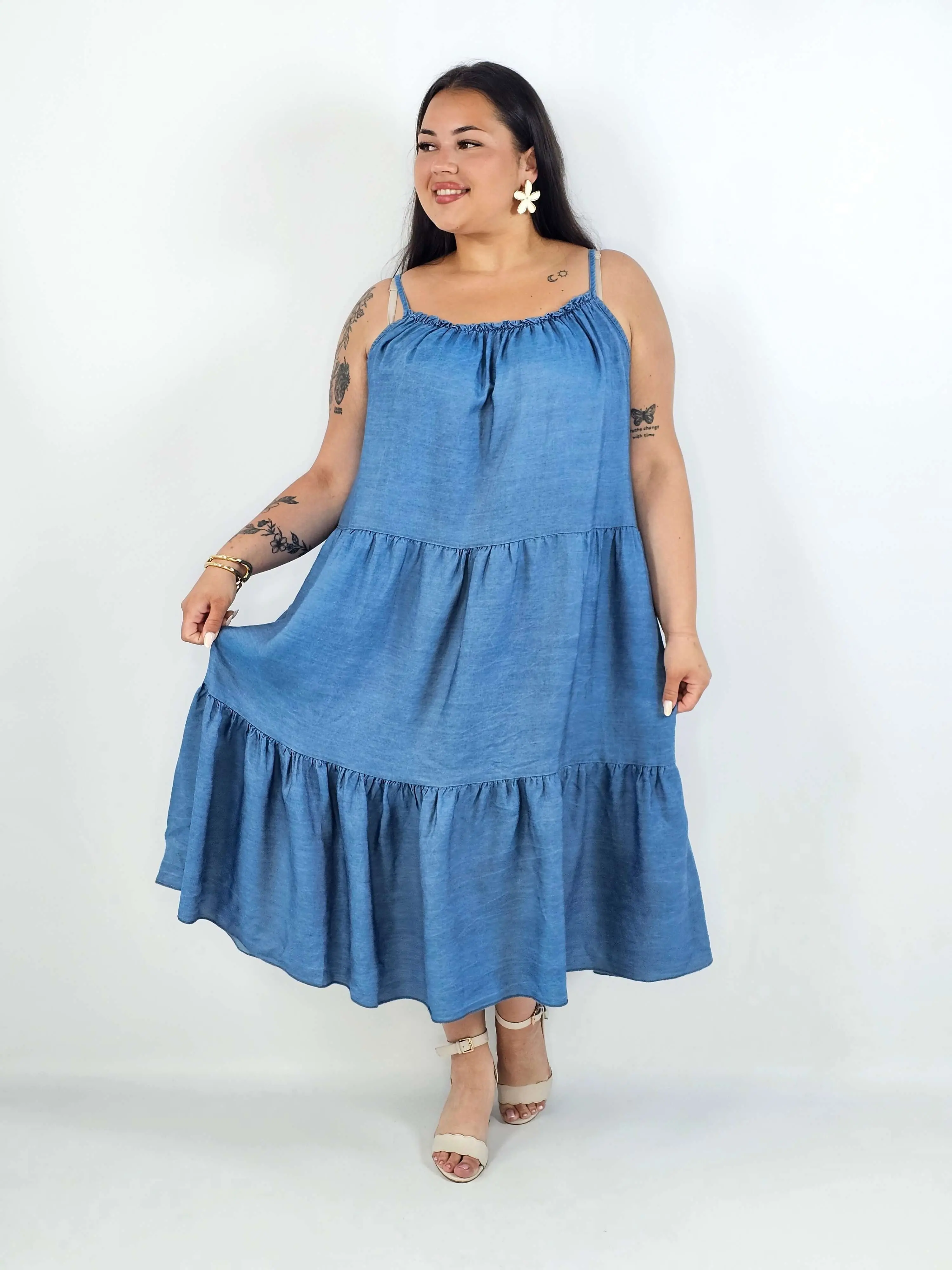 Sukienka plus size rozkloszowana na ramiączkach z falbanami XXL - Image 9