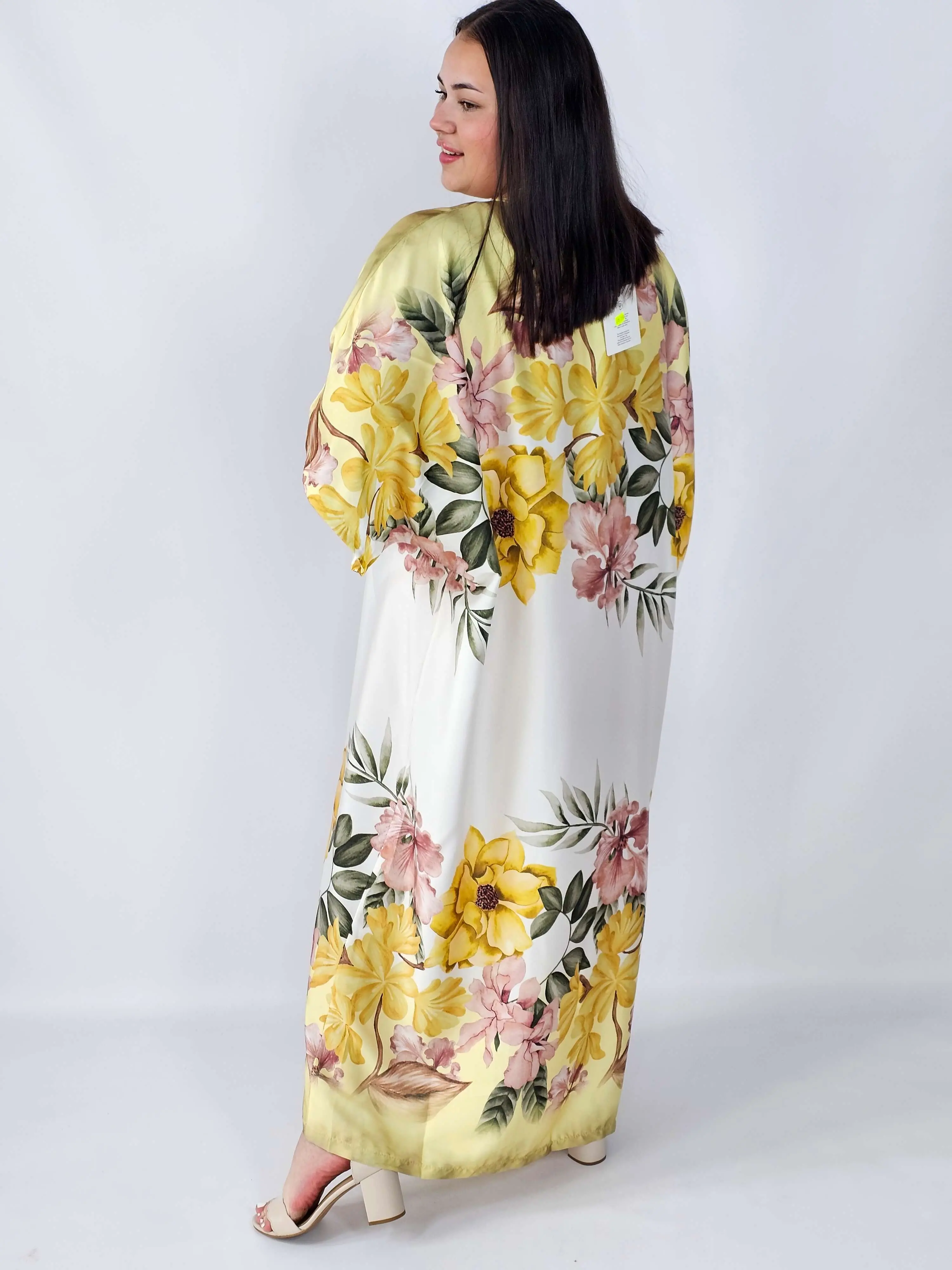 Sukienka plus size satynowa – elegancka sukienka XXL z połyskiem - Image 4