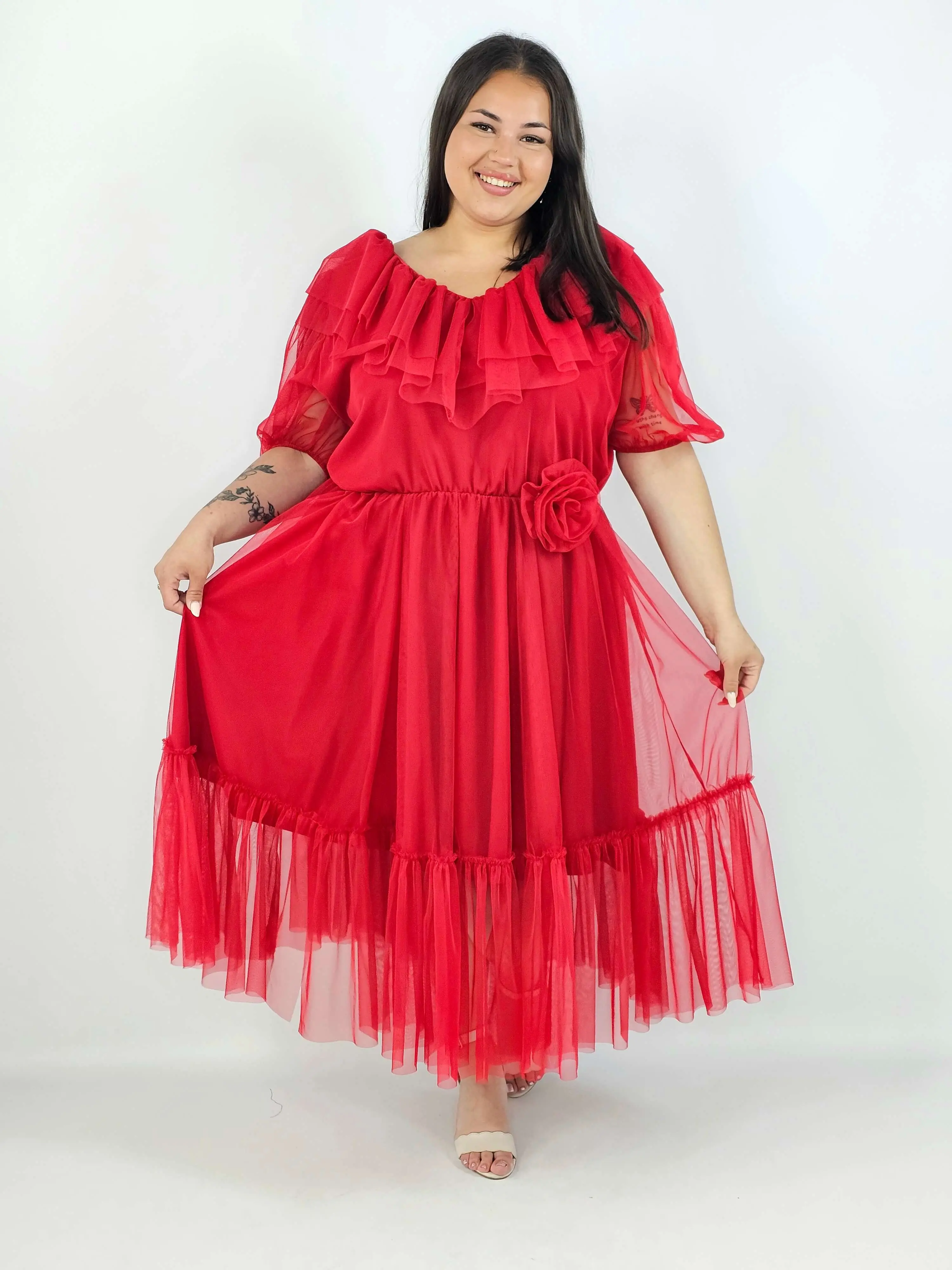 Sukienka plus size tiulowa XXL – elegancka sukienka midi z falbaną