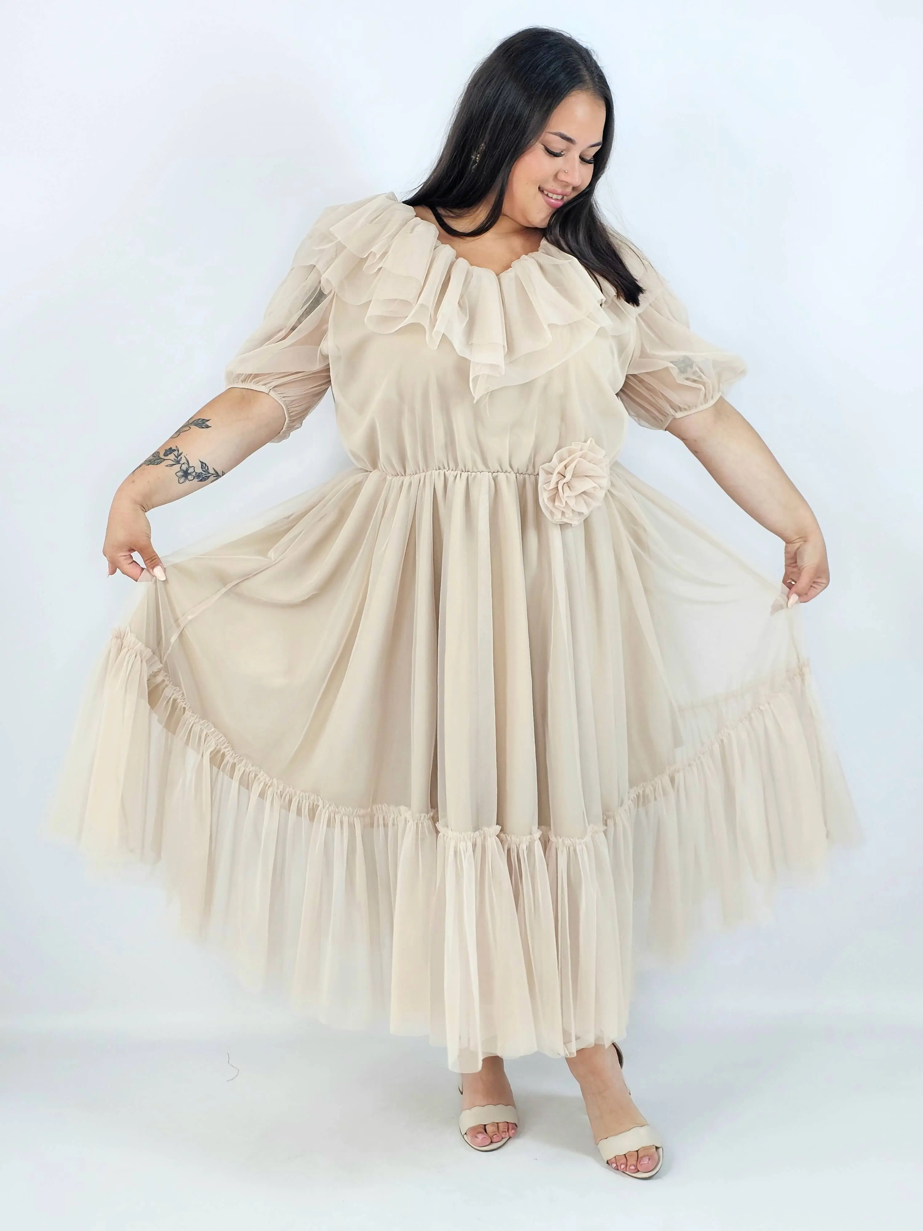 Sukienka plus size tiulowa XXL – elegancka sukienka midi z falbaną - Image 2