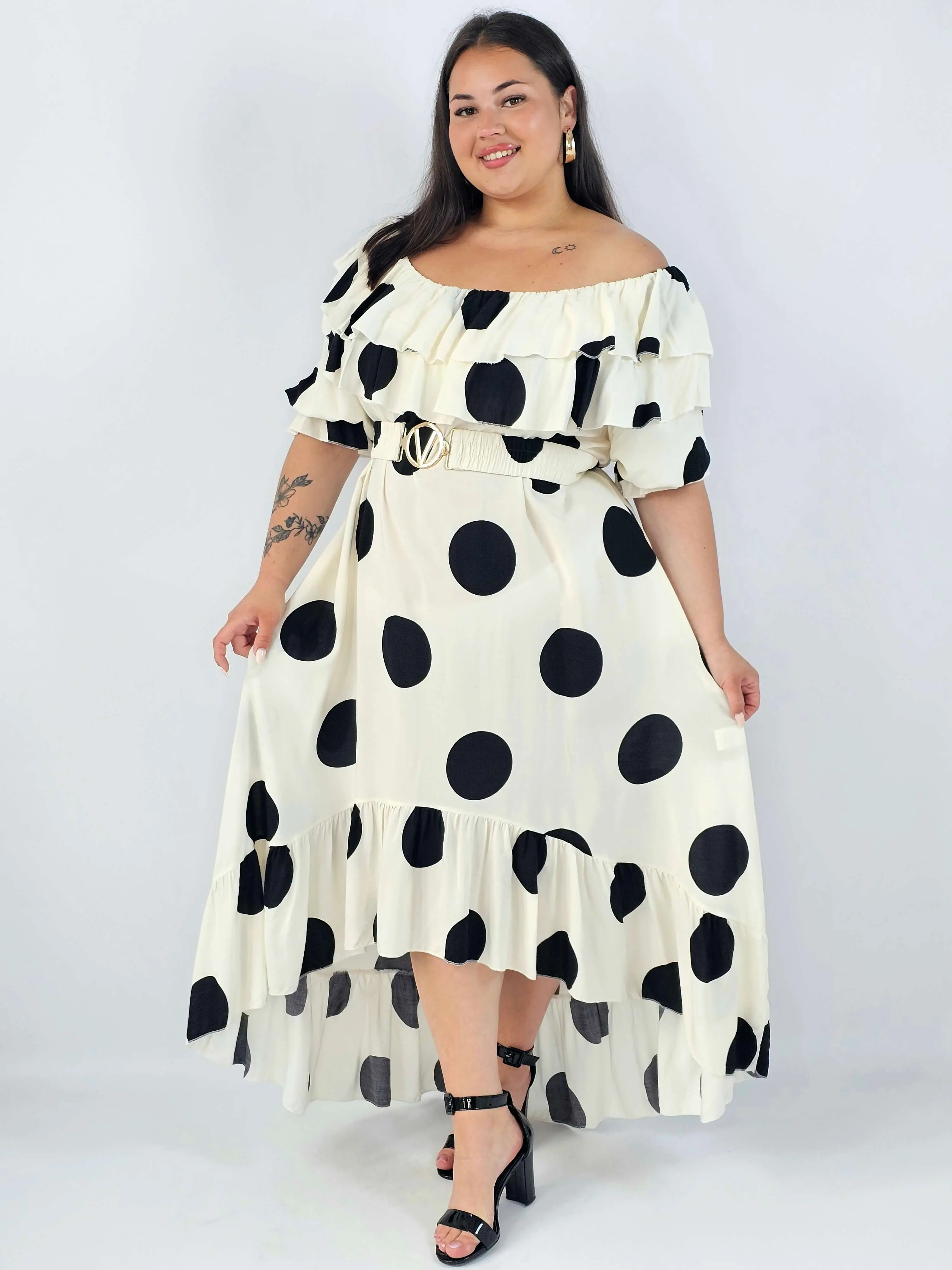 Sukienka plus size w grochy XXL – hiszpanka maxi z falbanami