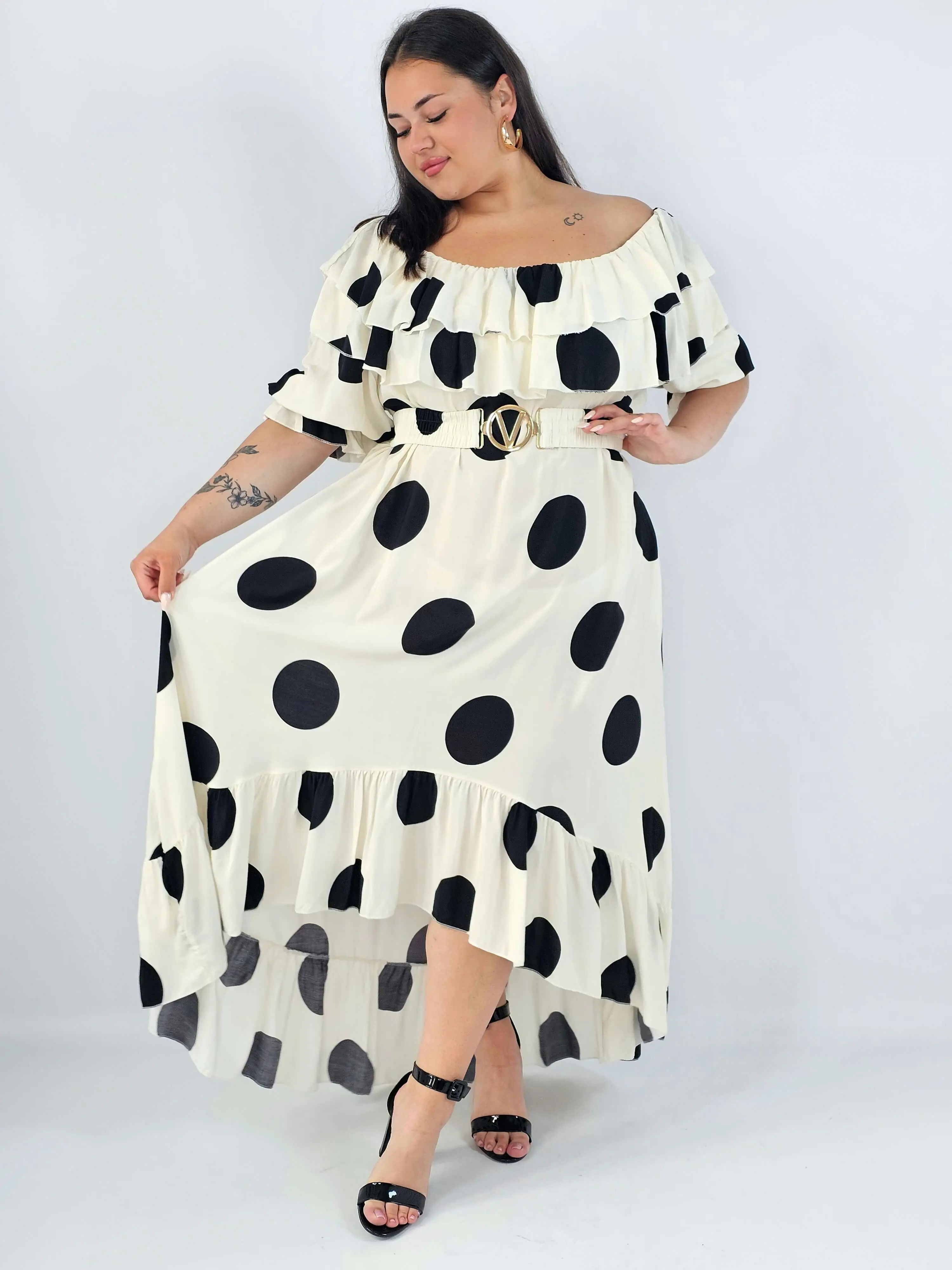 Sukienka plus size w grochy XXL – hiszpanka maxi z falbanami - Image 3