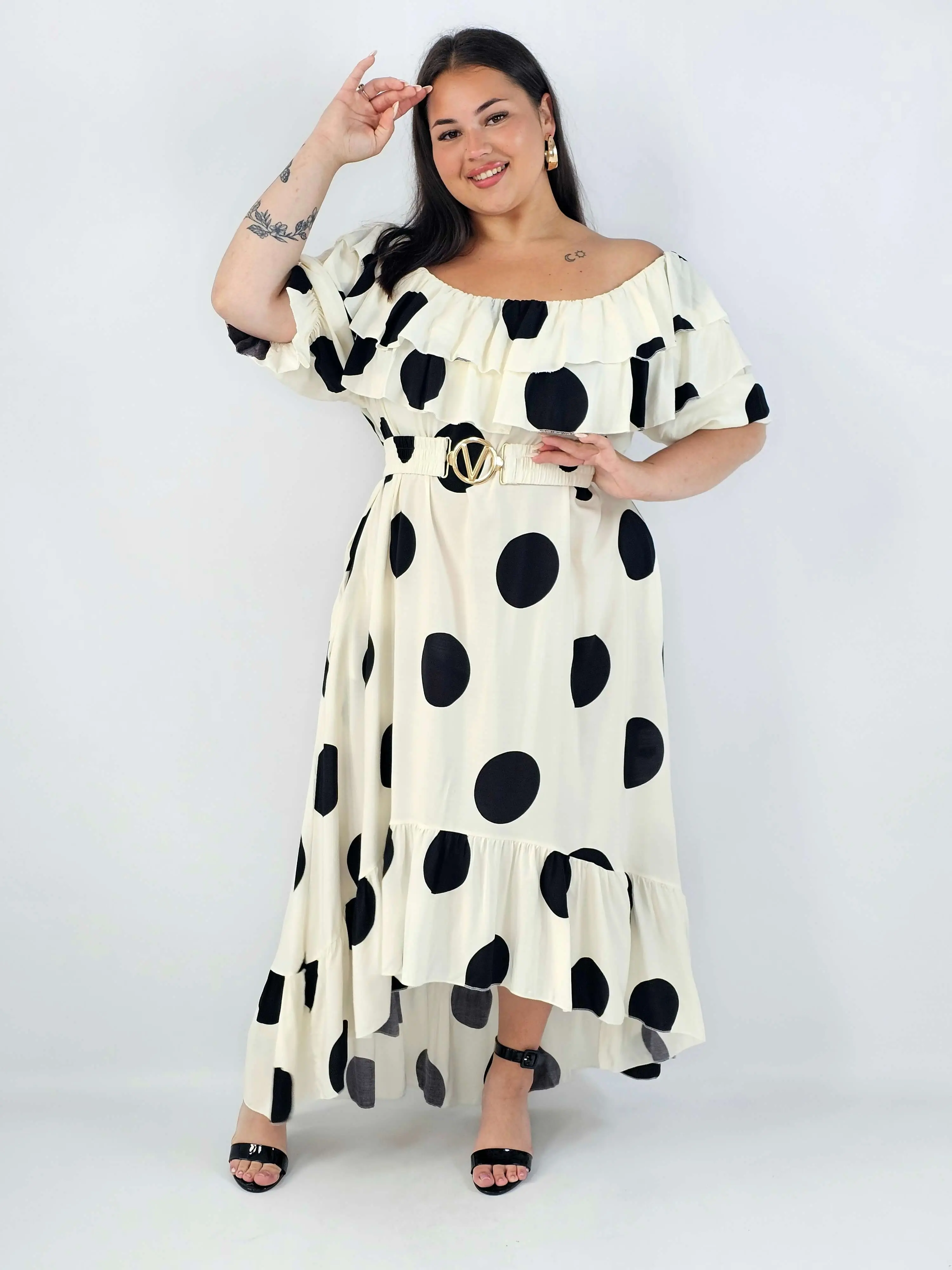 Sukienka plus size w grochy XXL – hiszpanka maxi z falbanami - Image 4