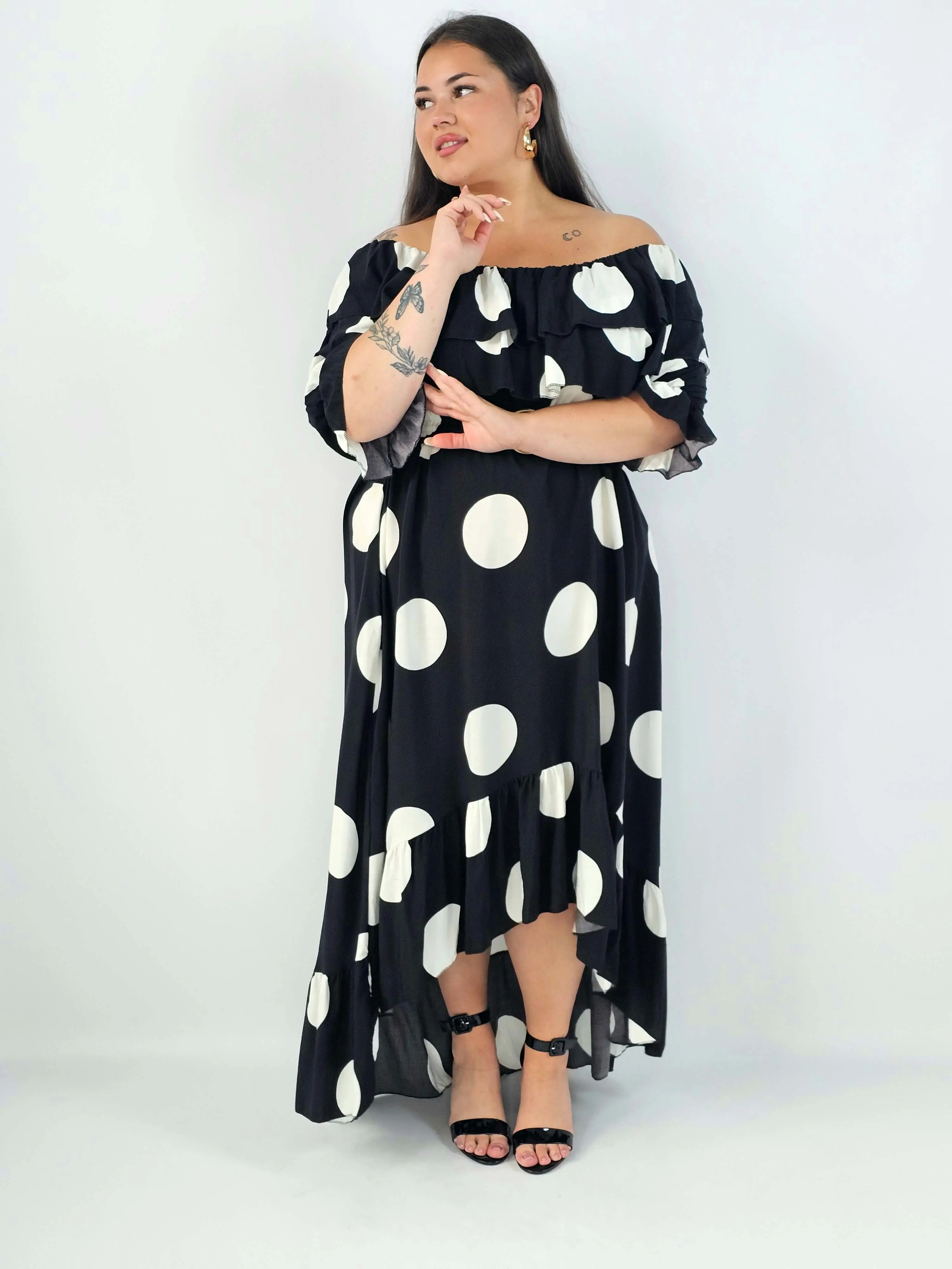 Sukienka plus size w grochy XXL – hiszpanka maxi z falbanami - Image 5