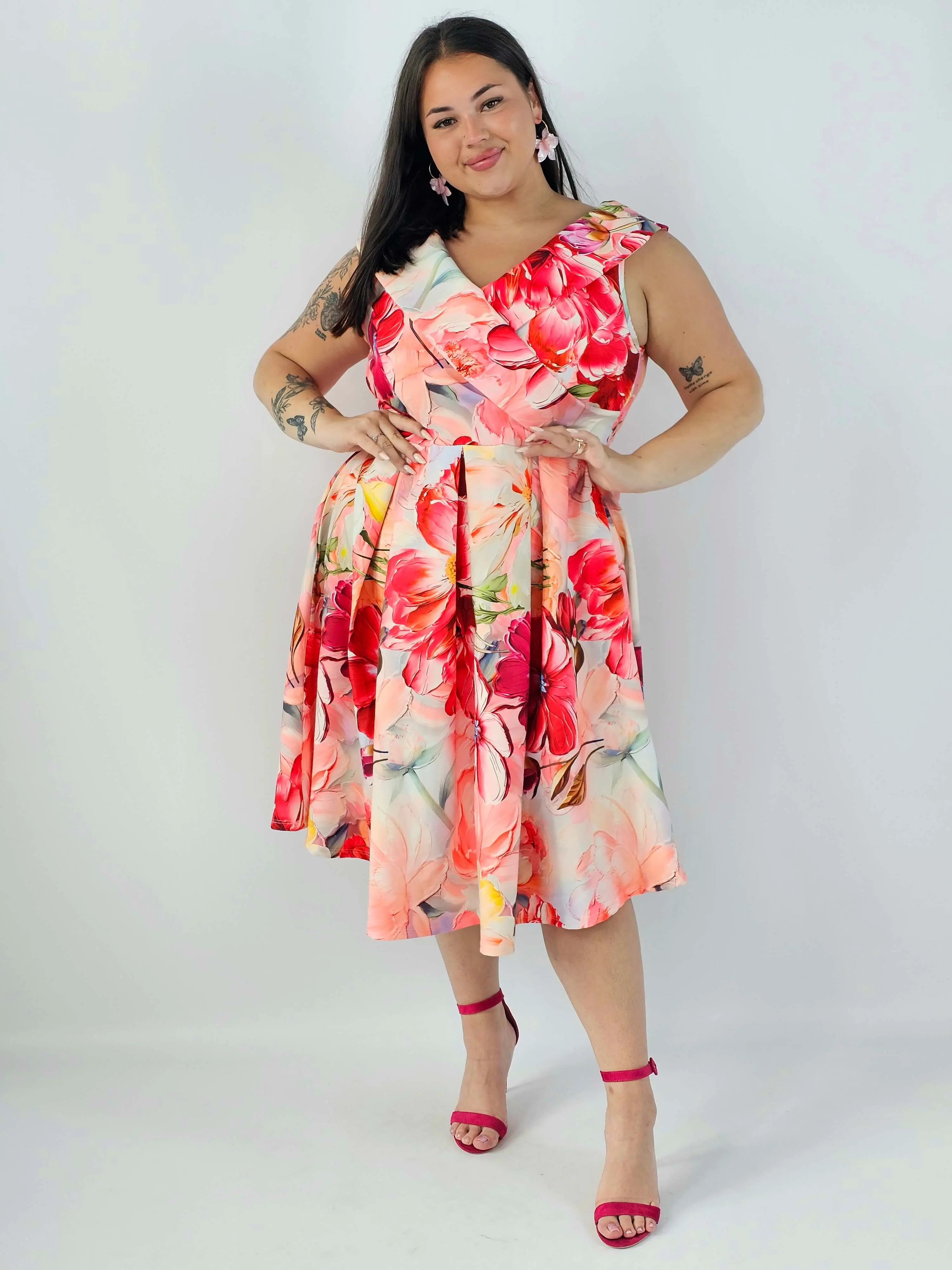Sukienka plus size w kwiaty XXL – elegancka sukienka midi z rozkloszowanym dołem - Image 11