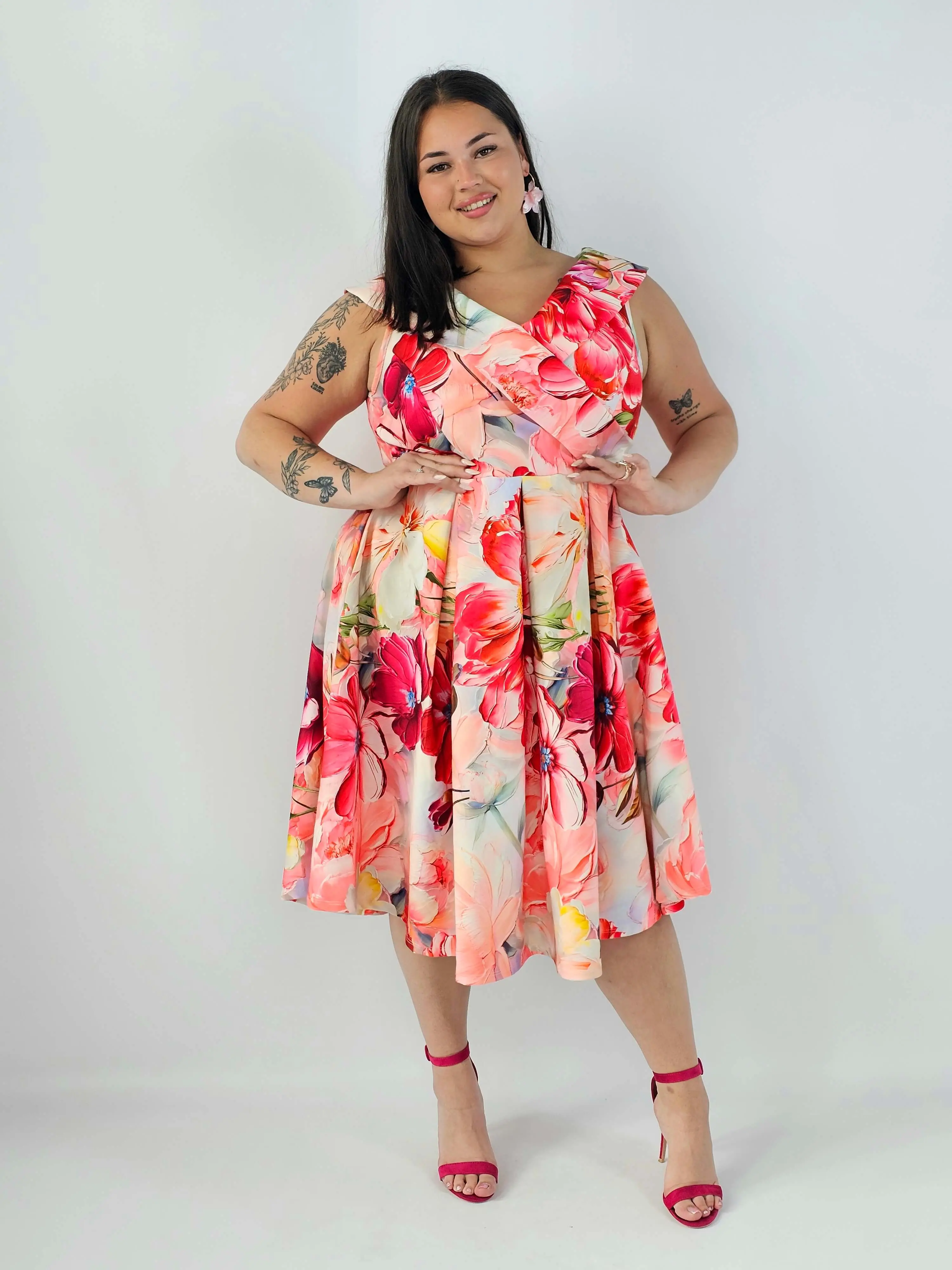 Sukienka plus size w kwiaty XXL – elegancka sukienka midi z rozkloszowanym dołem - Image 13