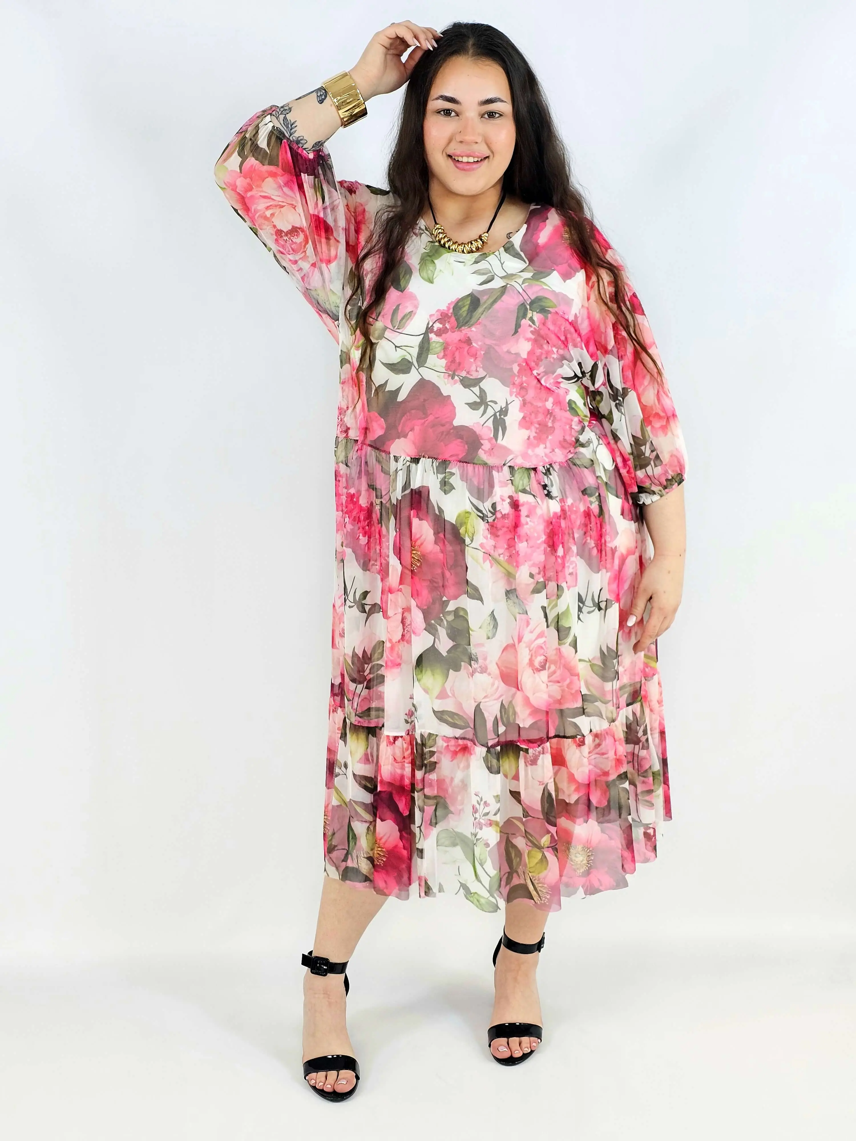 Sukienka plus size w odcieniach różu i zieleni – lekka, kobieca i stylowa