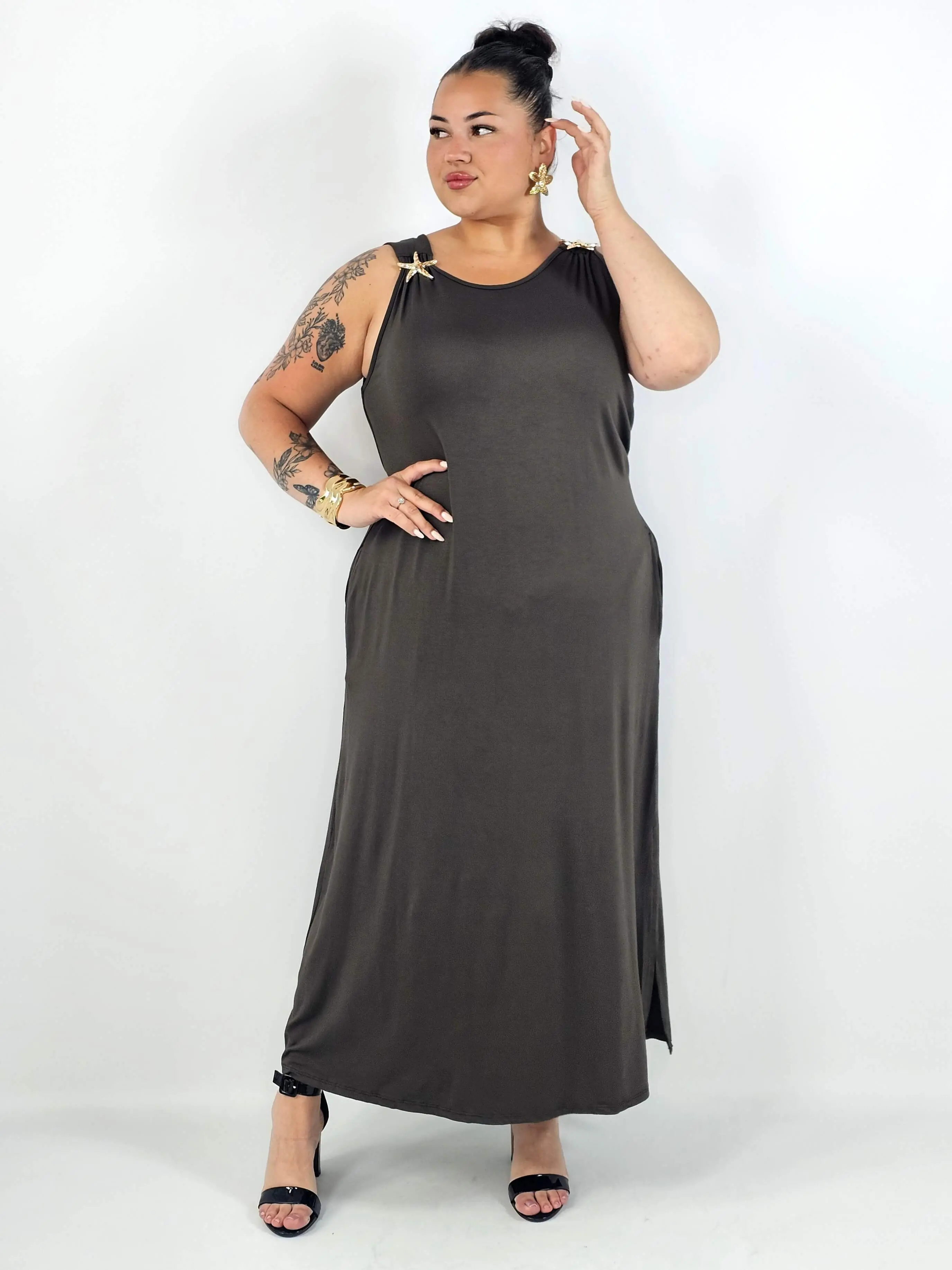 Sukienka plus size – wygodny fason podkreślający kobiecą sylwetkę XXL
