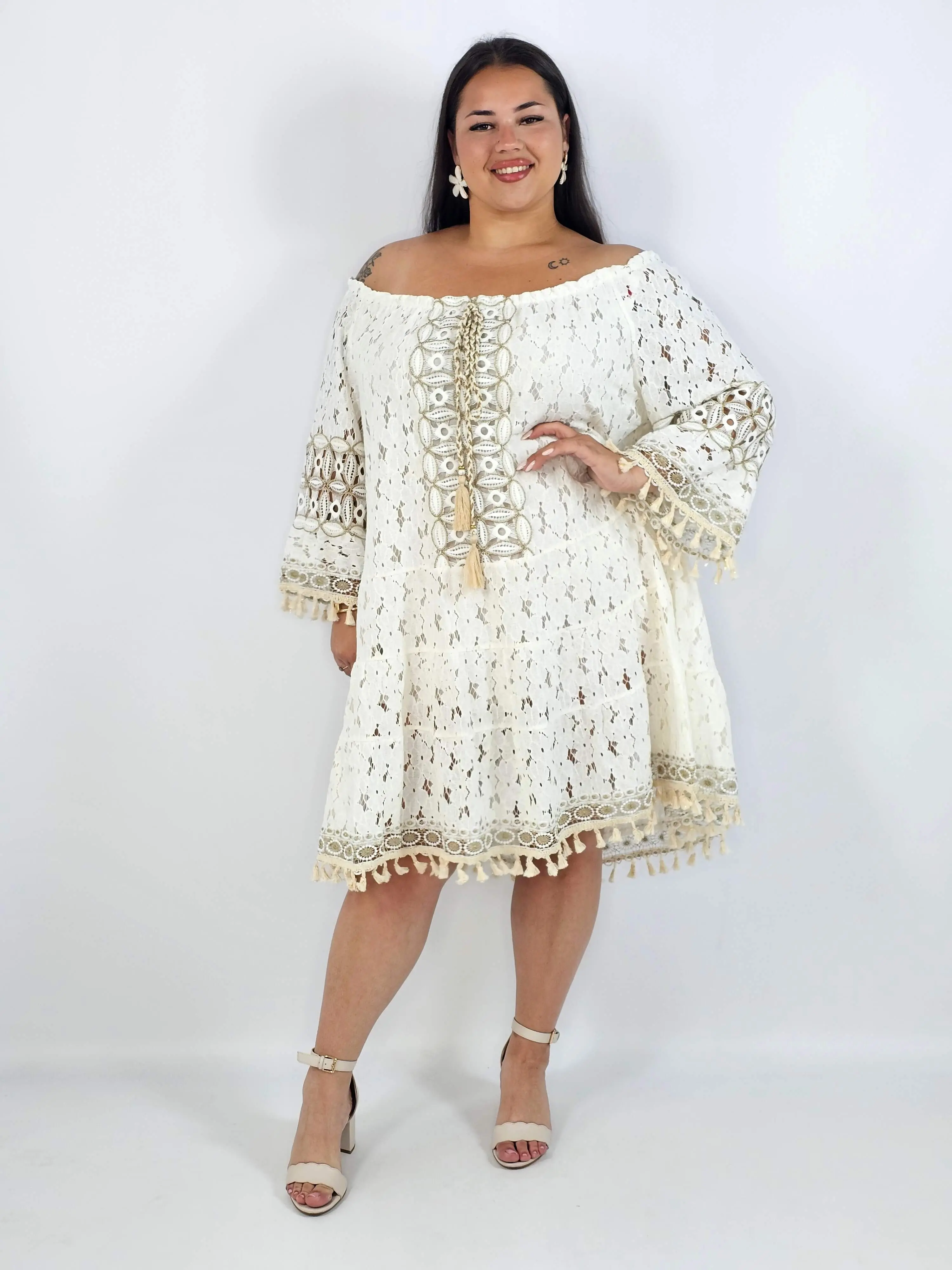 Sukienka plus size z ażurowej koronki – lekka, naturalna i kobieca - Image 3