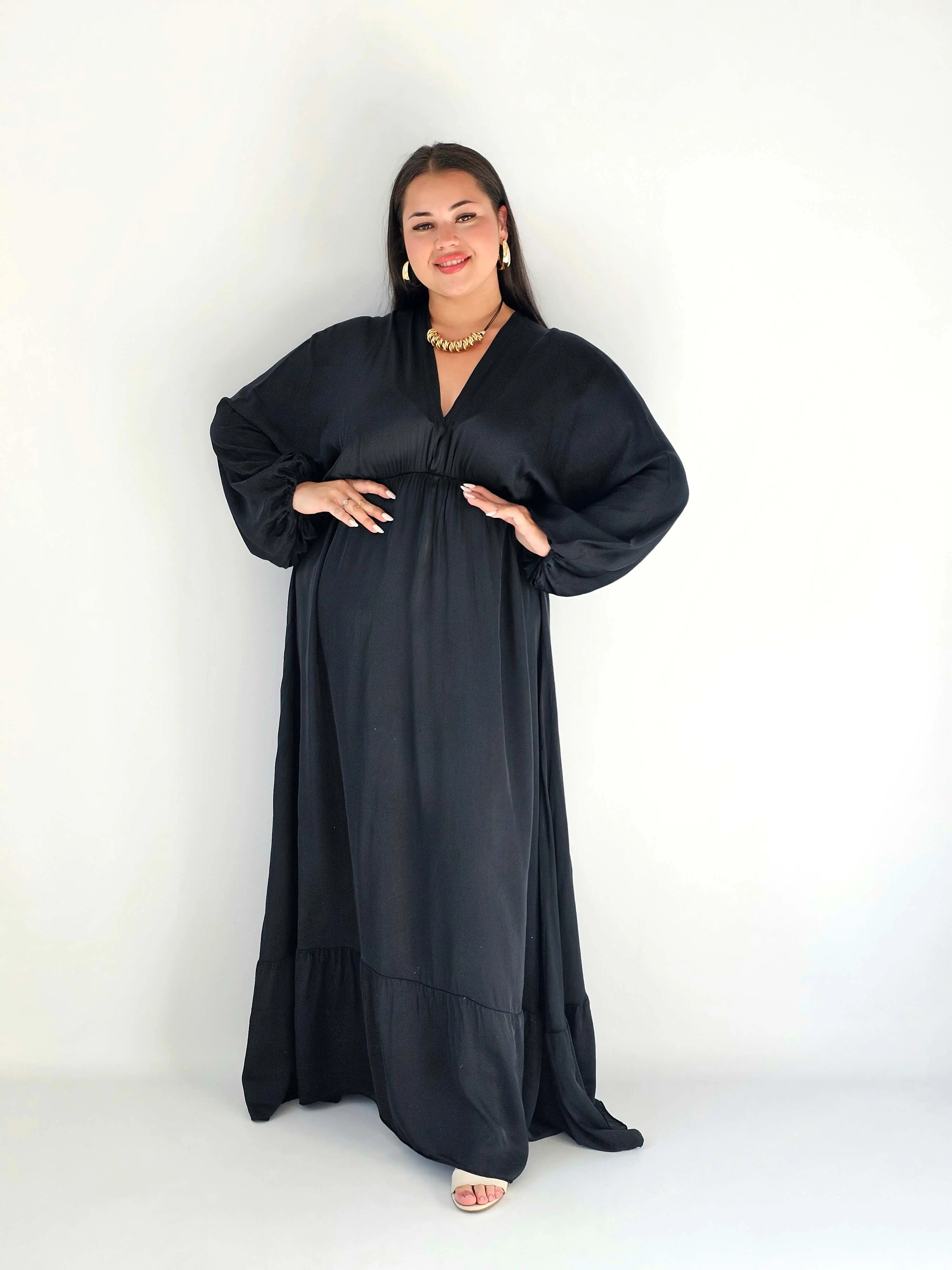 Sukienka satynowa maxi plus size – luksusowa elegancja i wyjątkowy styl XXL - Image 2