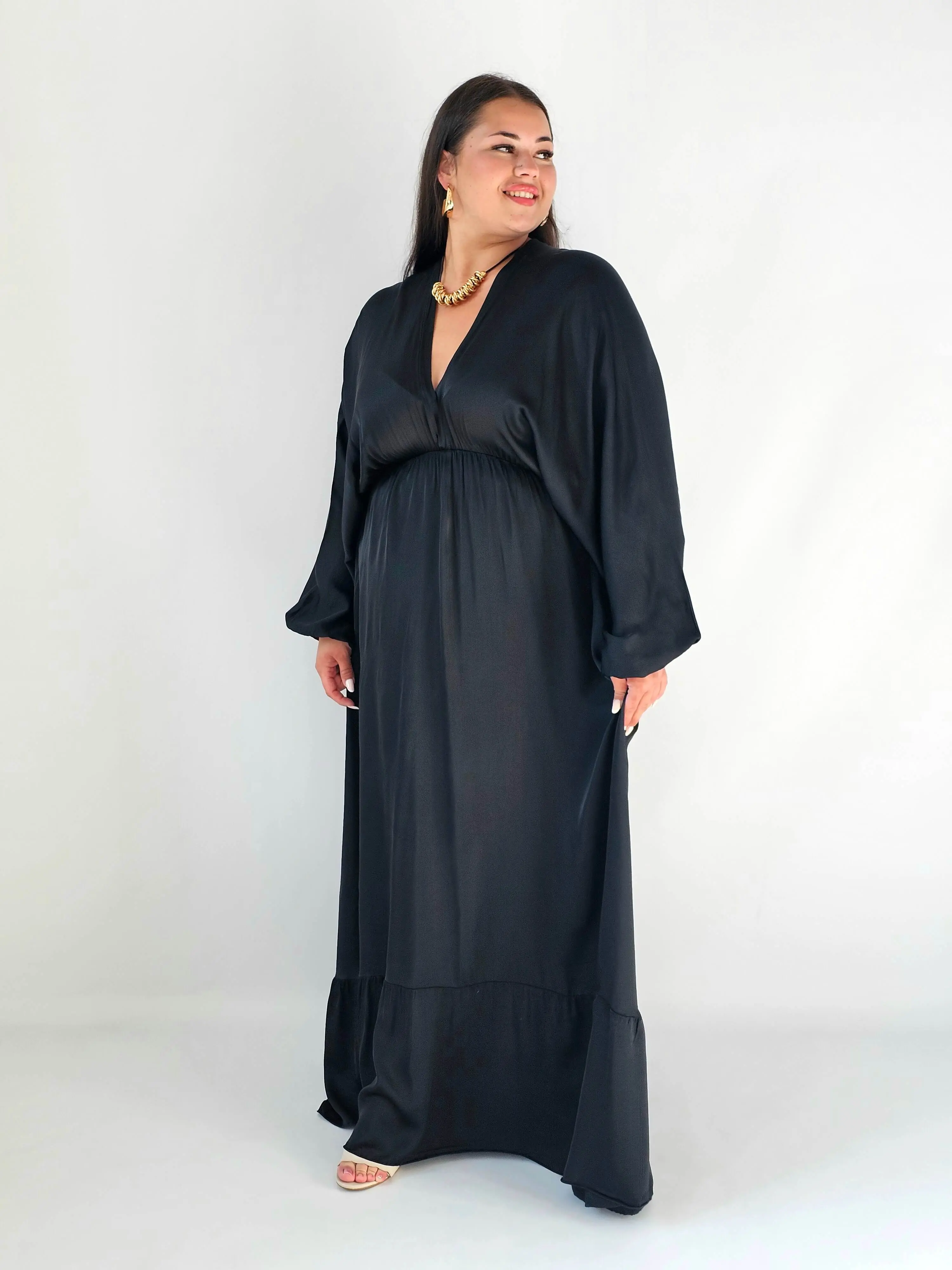 Sukienka satynowa maxi plus size – luksusowa elegancja i wyjątkowy styl XXL - Image 4
