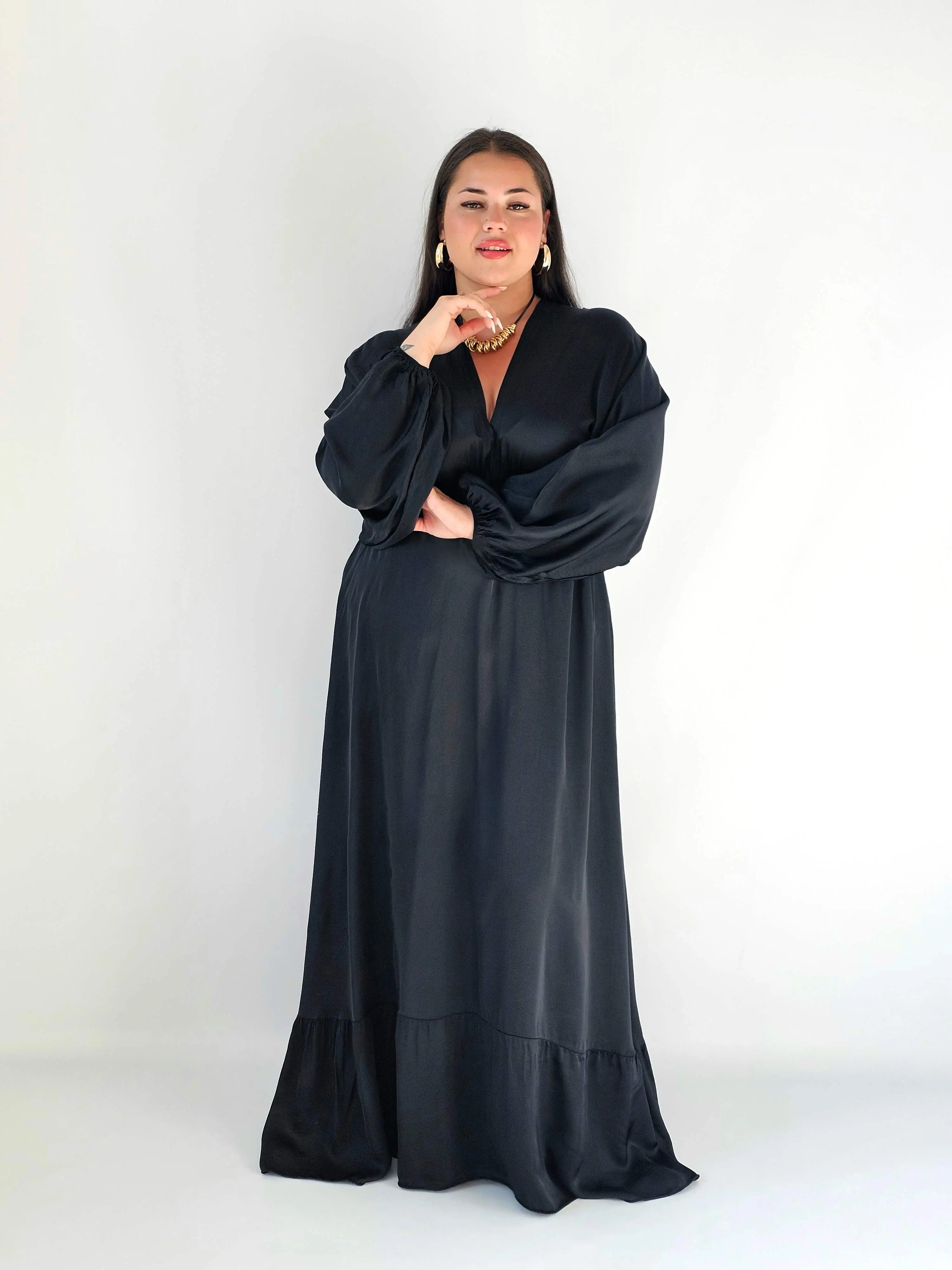 Sukienka satynowa maxi plus size – luksusowa elegancja i wyjątkowy styl XXL - Image 6