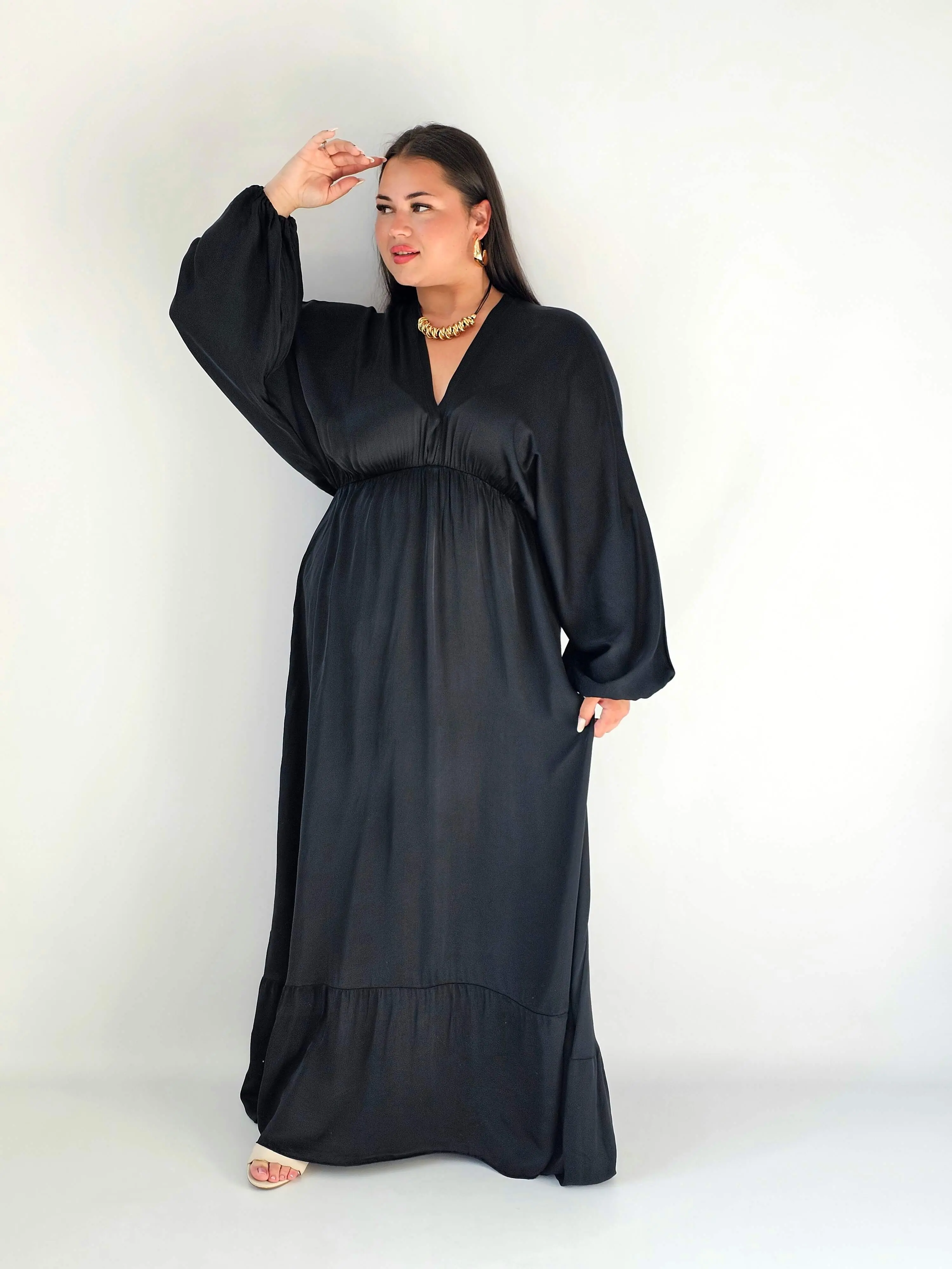 Sukienka satynowa maxi plus size – luksusowa elegancja i wyjątkowy styl XXL - Image 8