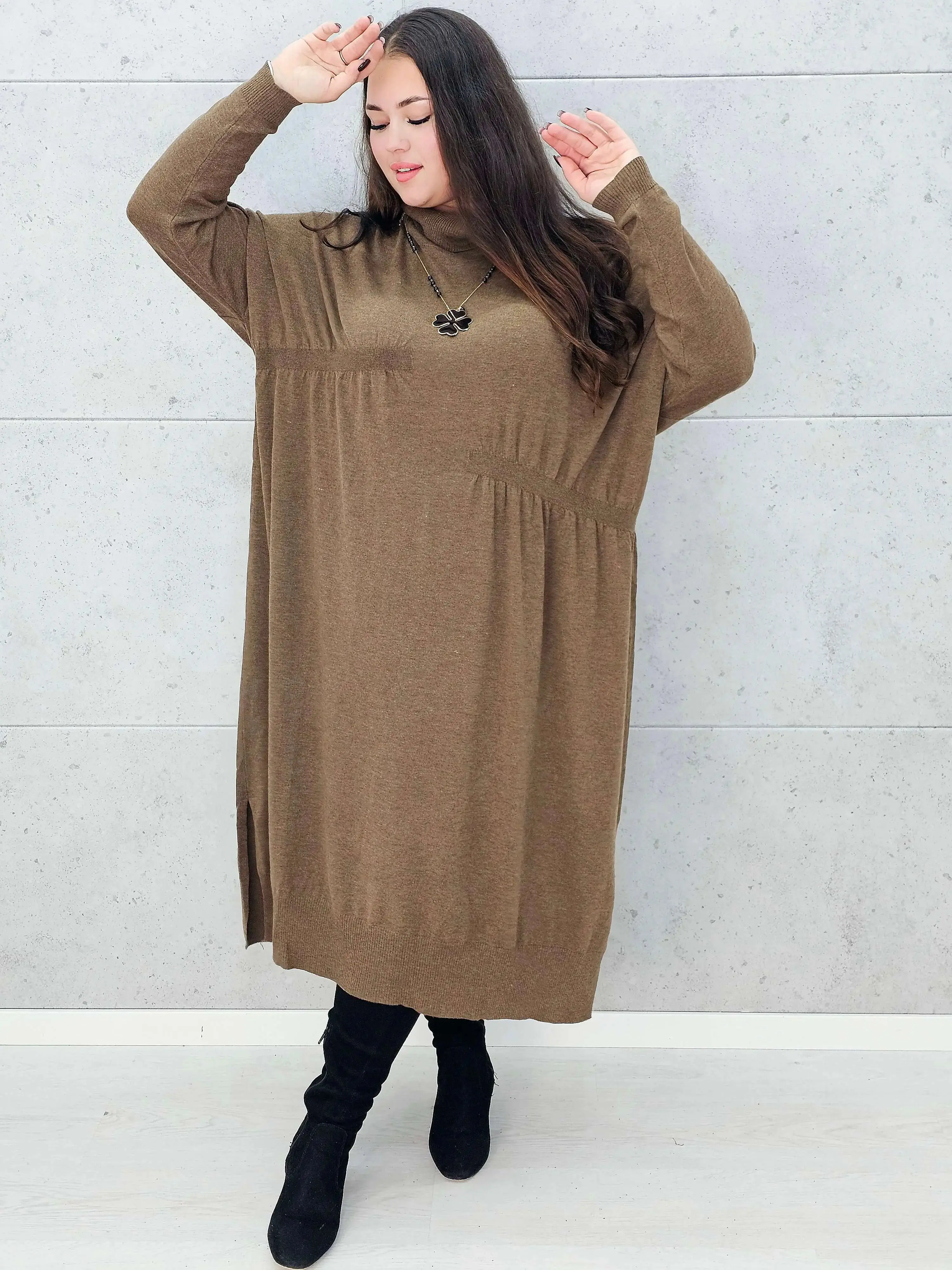 Sukienka swetrowa plus size z golfem - Image 14