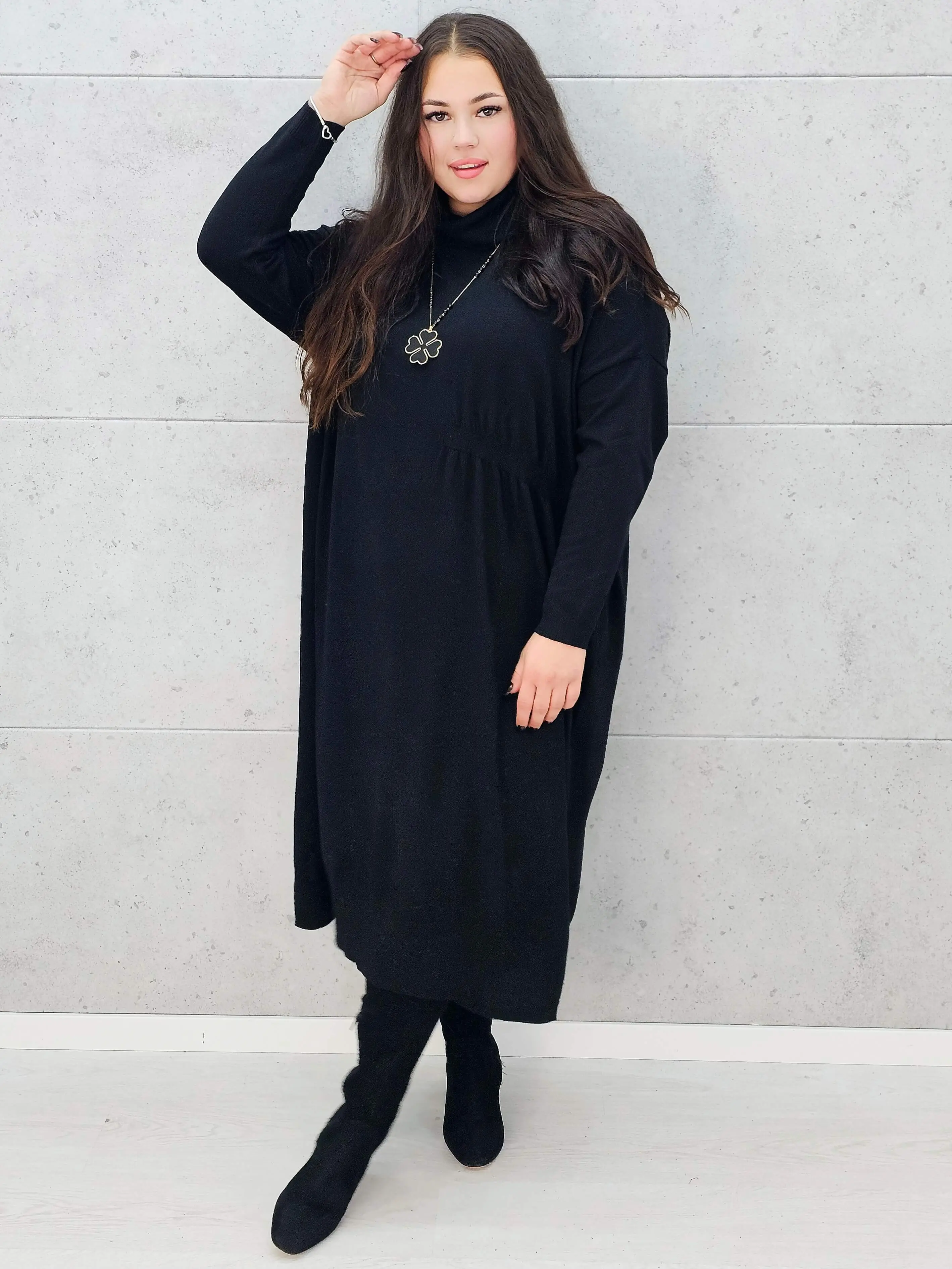 Sukienka swetrowa plus size z golfem - Image 17