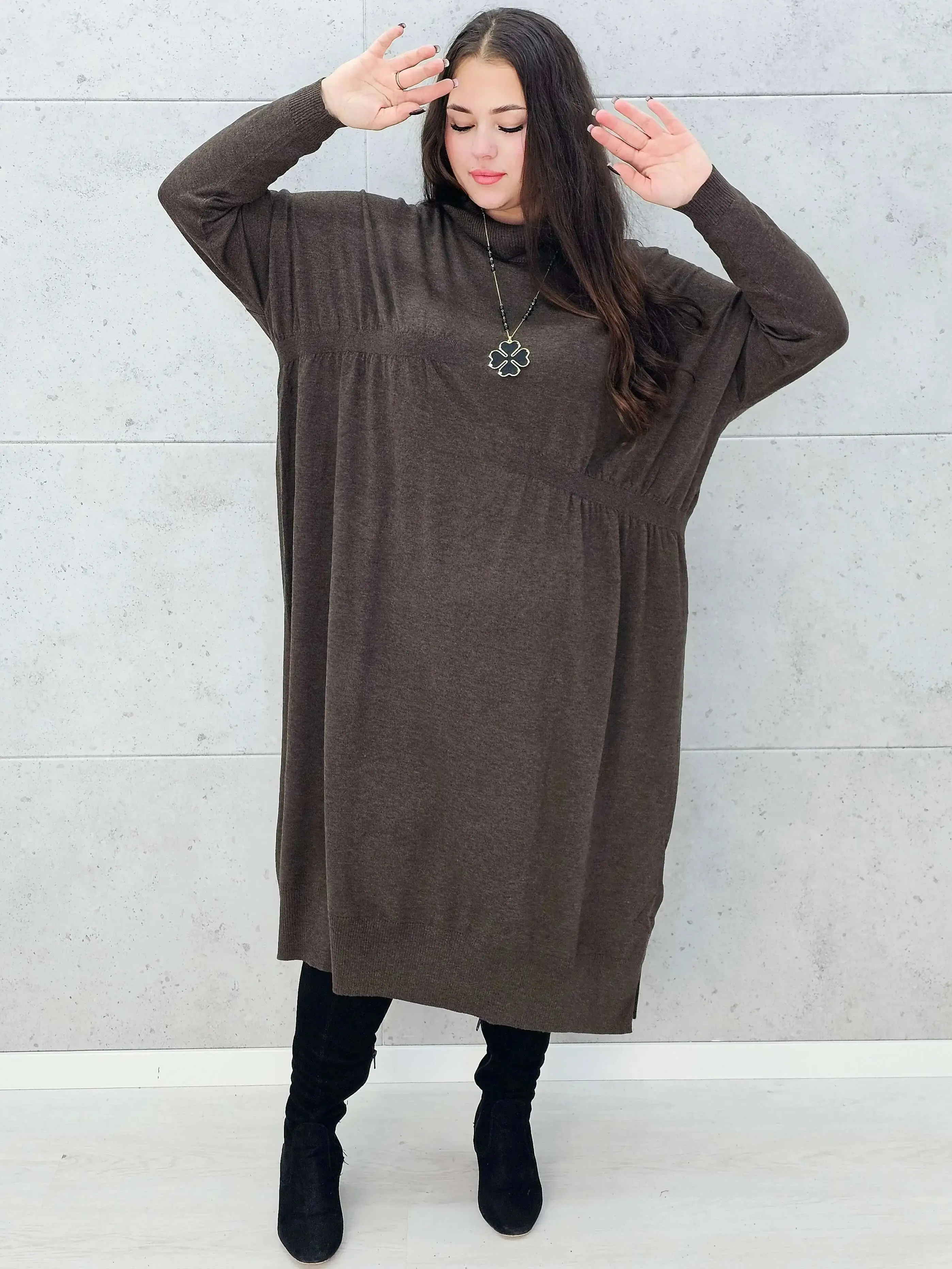 Sukienka swetrowa plus size z golfem - Image 6