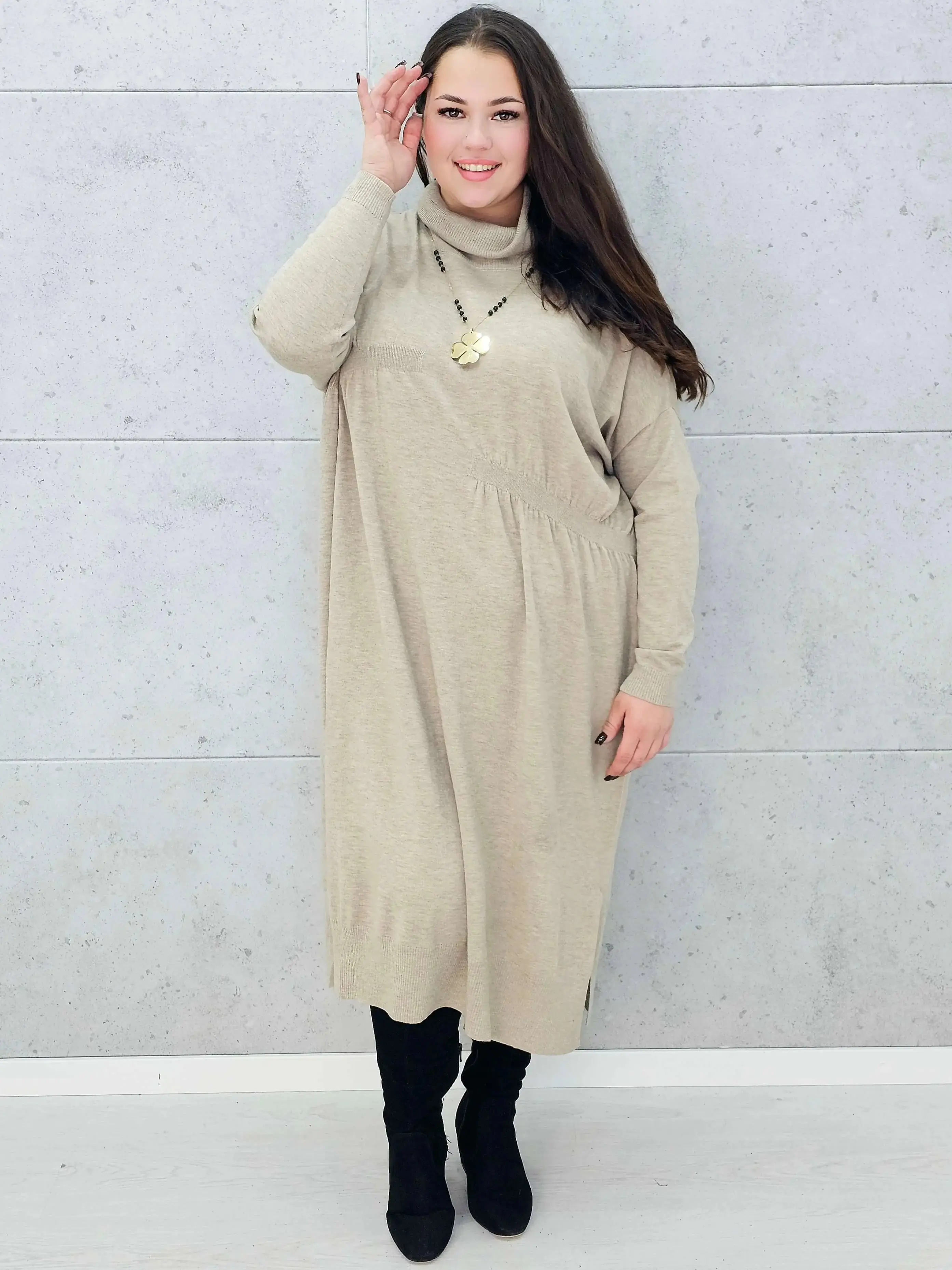 Sukienka swetrowa plus size z golfem - Image 7