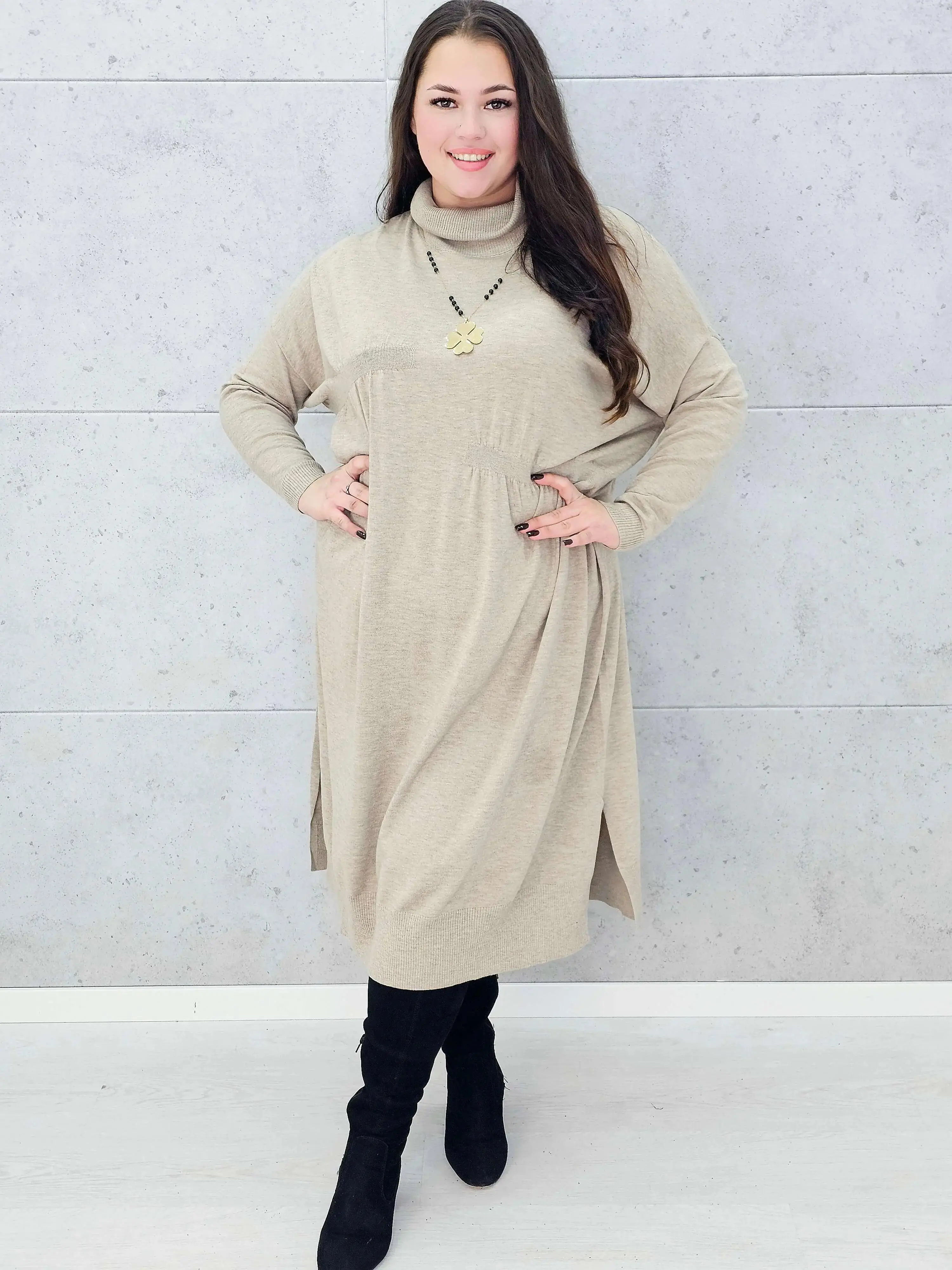 Sukienka swetrowa plus size z golfem - Image 8
