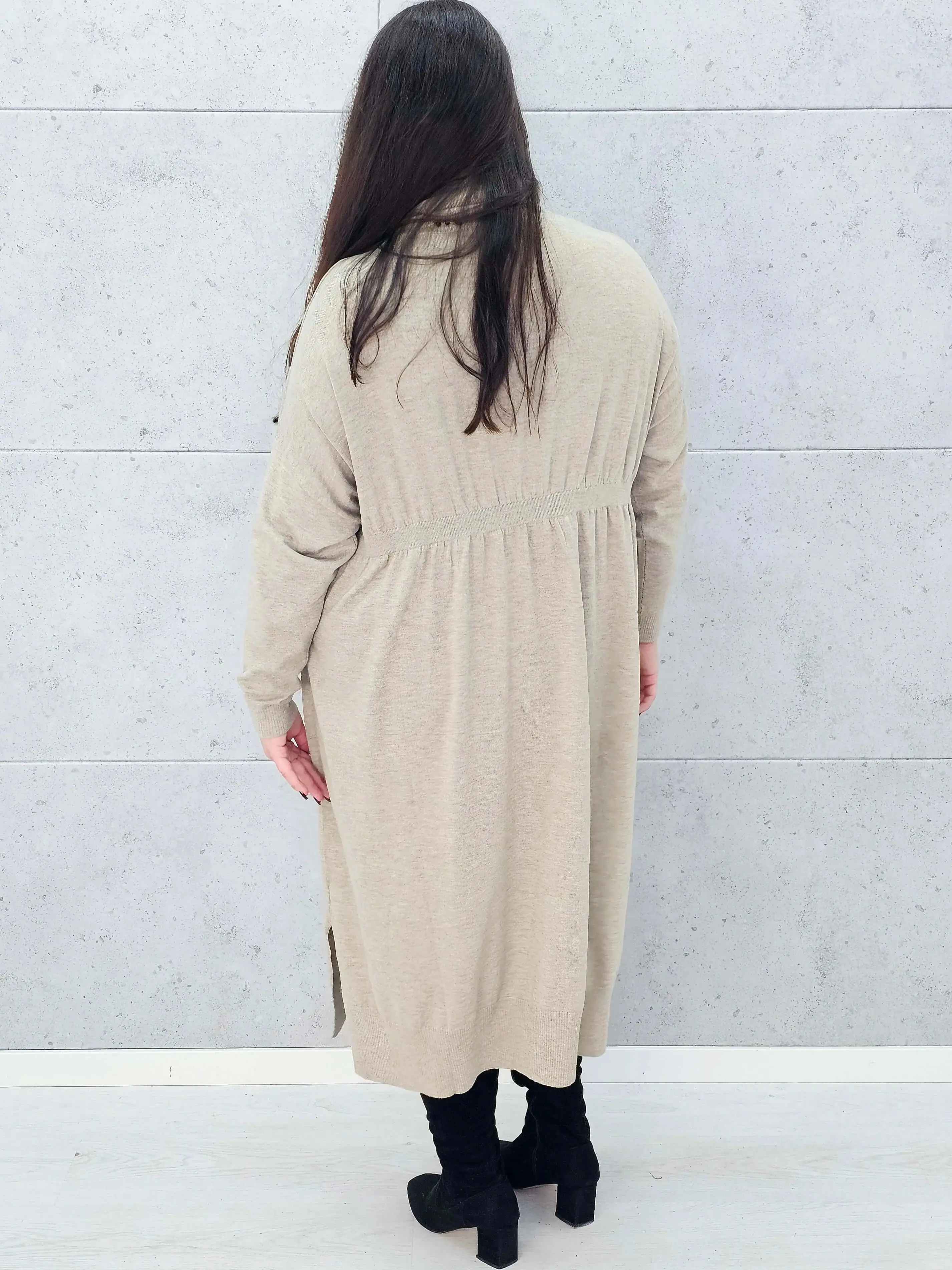 Sukienka swetrowa plus size z golfem - Image 9