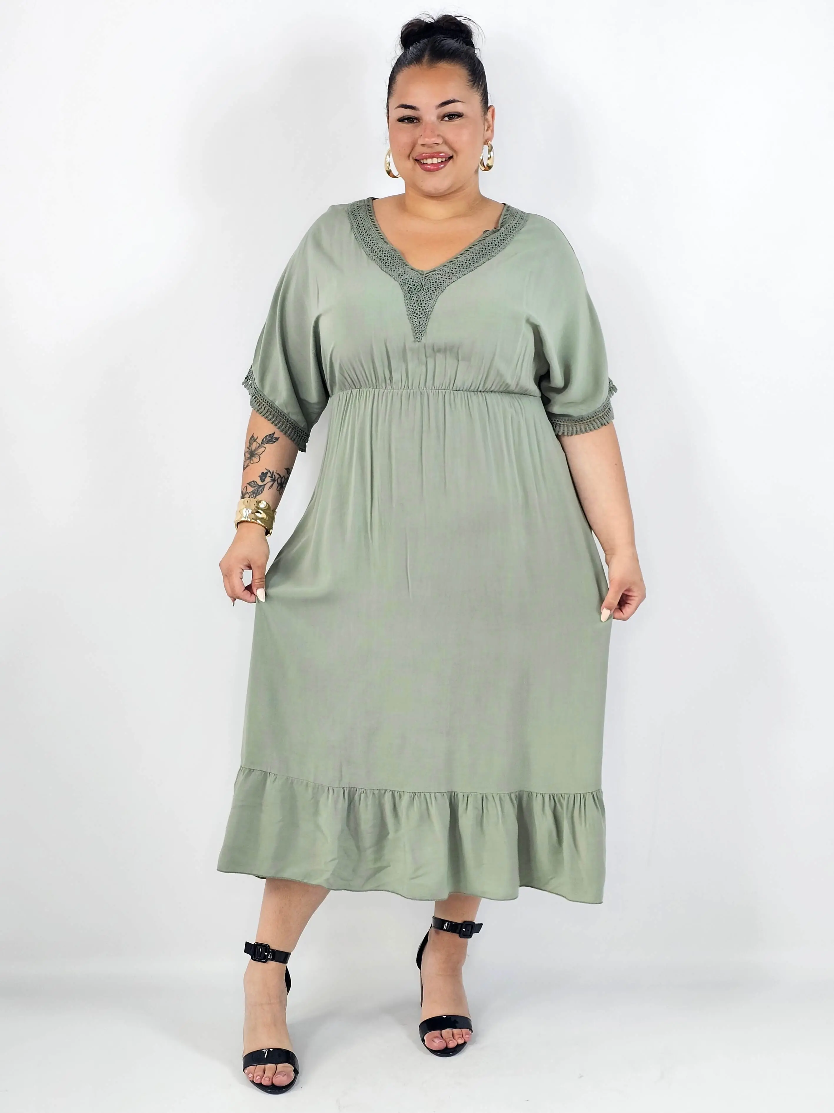 Sukienka plus size z lekkiej tkaniny – kobiecy fason dla sylwetki XXL - Image 10