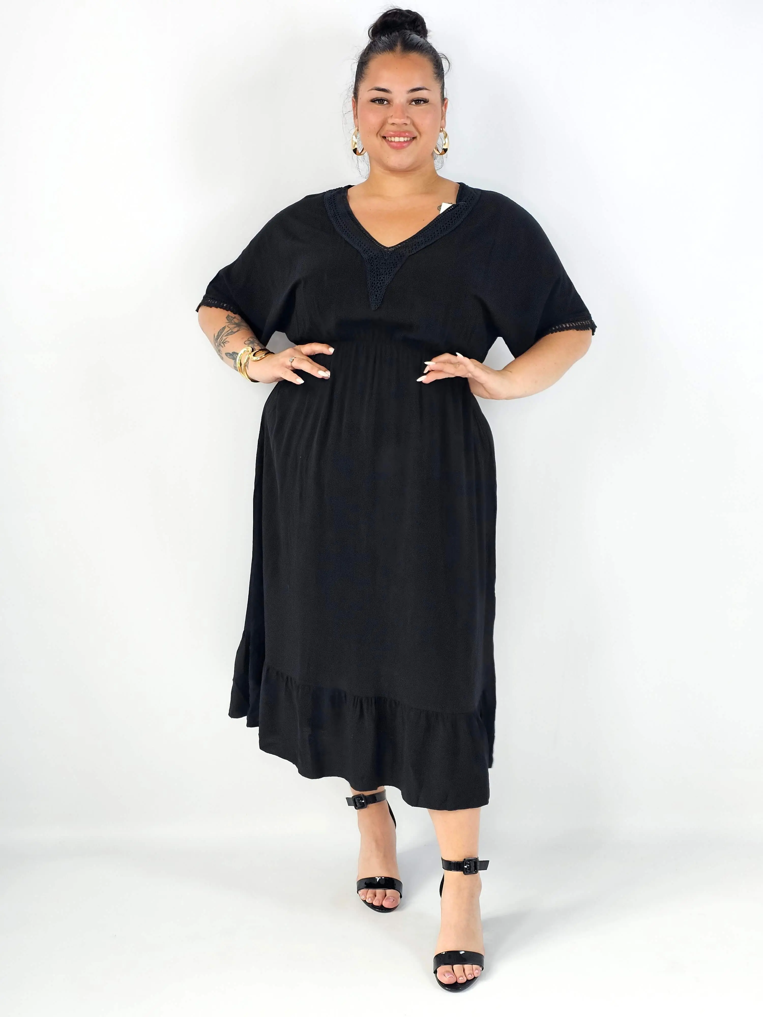 Sukienka plus size z lekkiej tkaniny – kobiecy fason dla sylwetki XXL - Image 11
