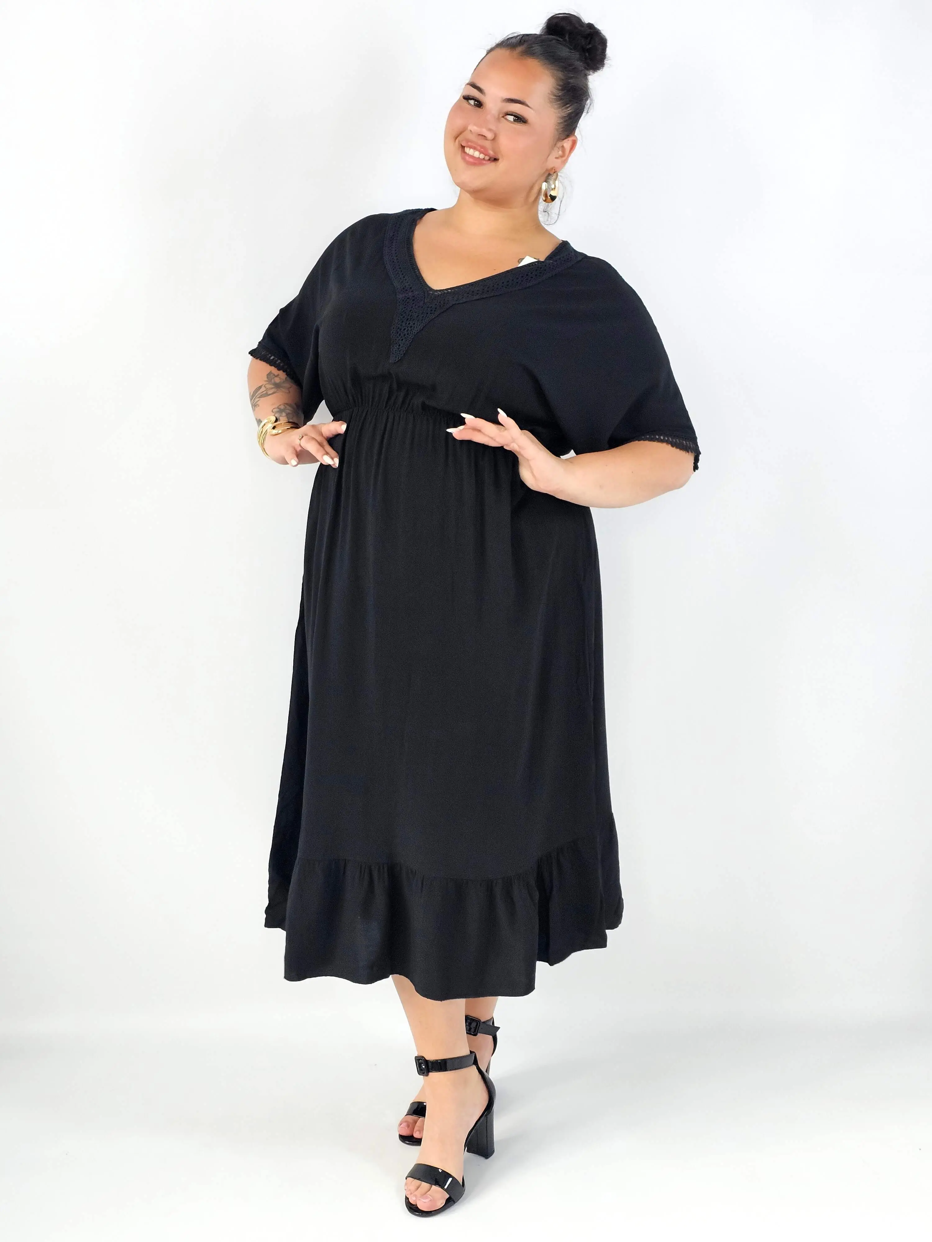 Sukienka plus size z lekkiej tkaniny – kobiecy fason dla sylwetki XXL - Image 7